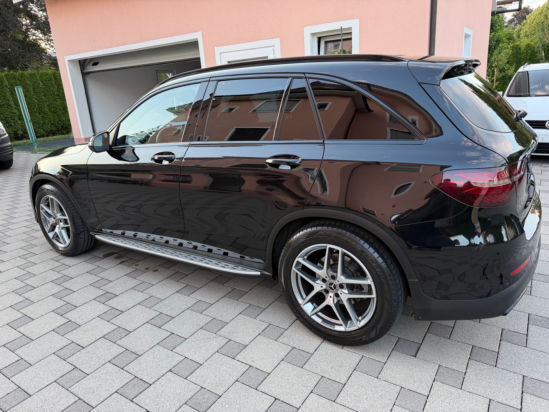 MERCEDES-BENZ GLC 250 d AMG Line 4m-image-5
