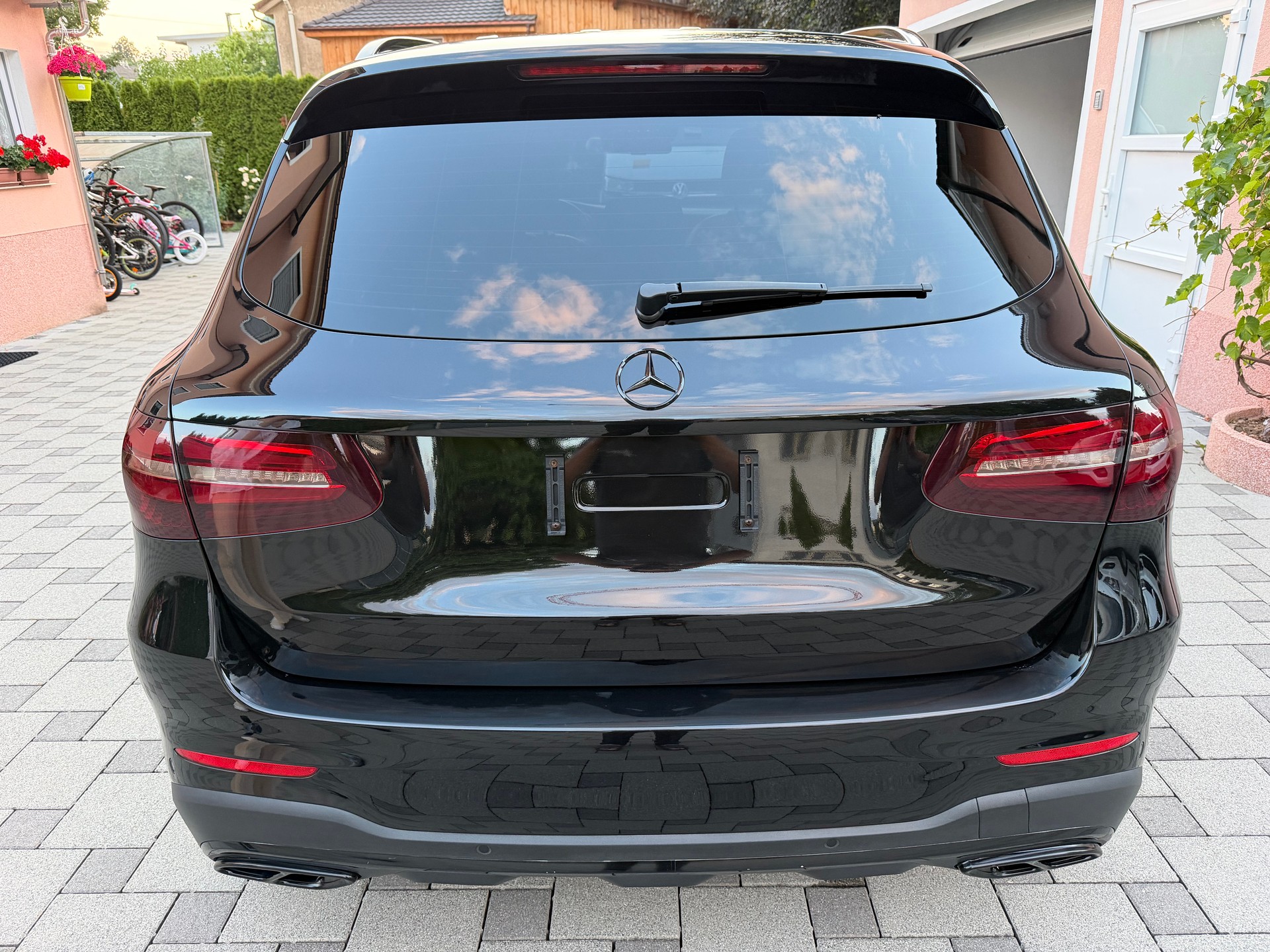 MERCEDES-BENZ GLC 250 d AMG Line 4m-image-1