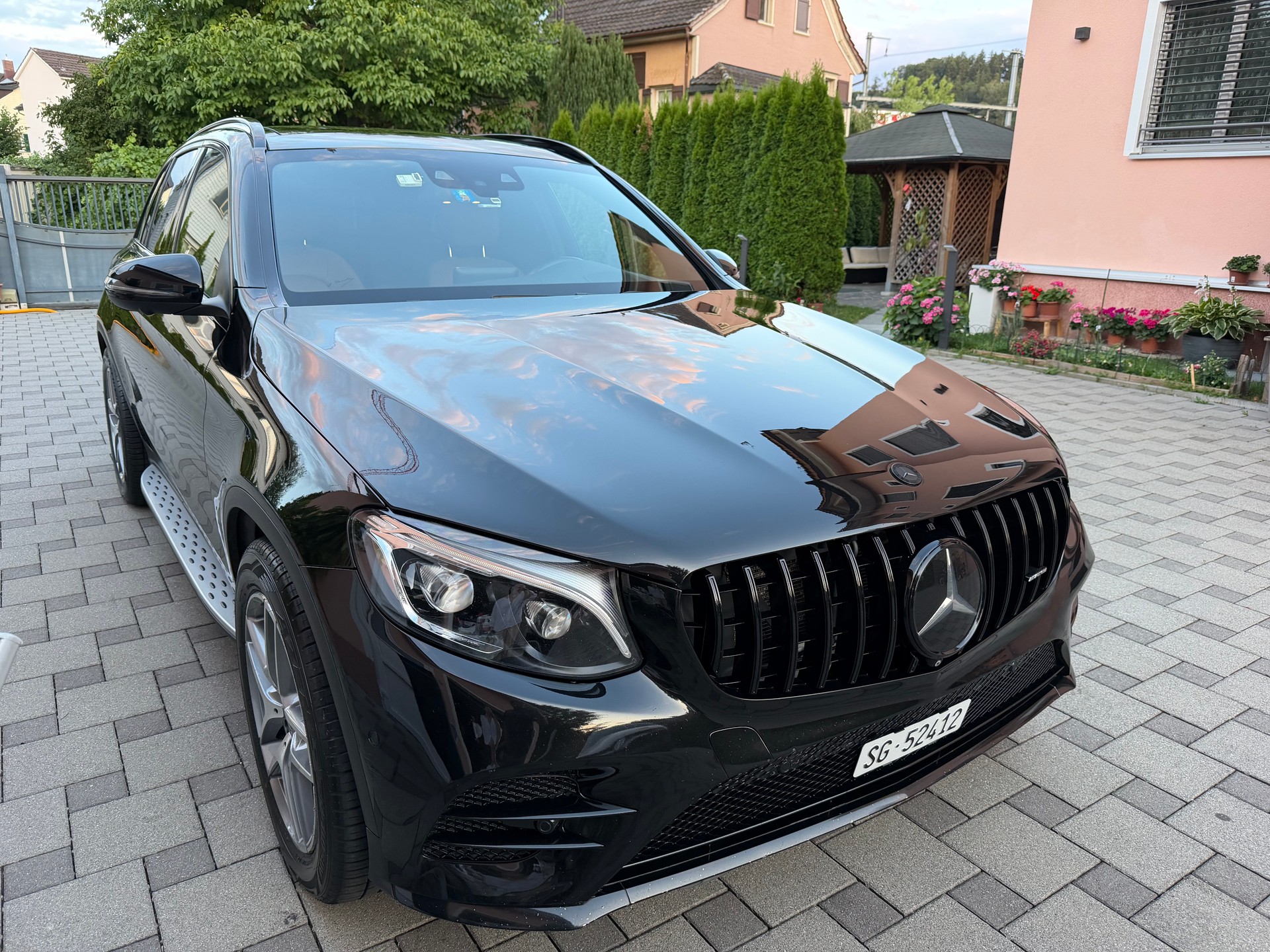 MERCEDES-BENZ GLC 250 d AMG Line 4m-image-2