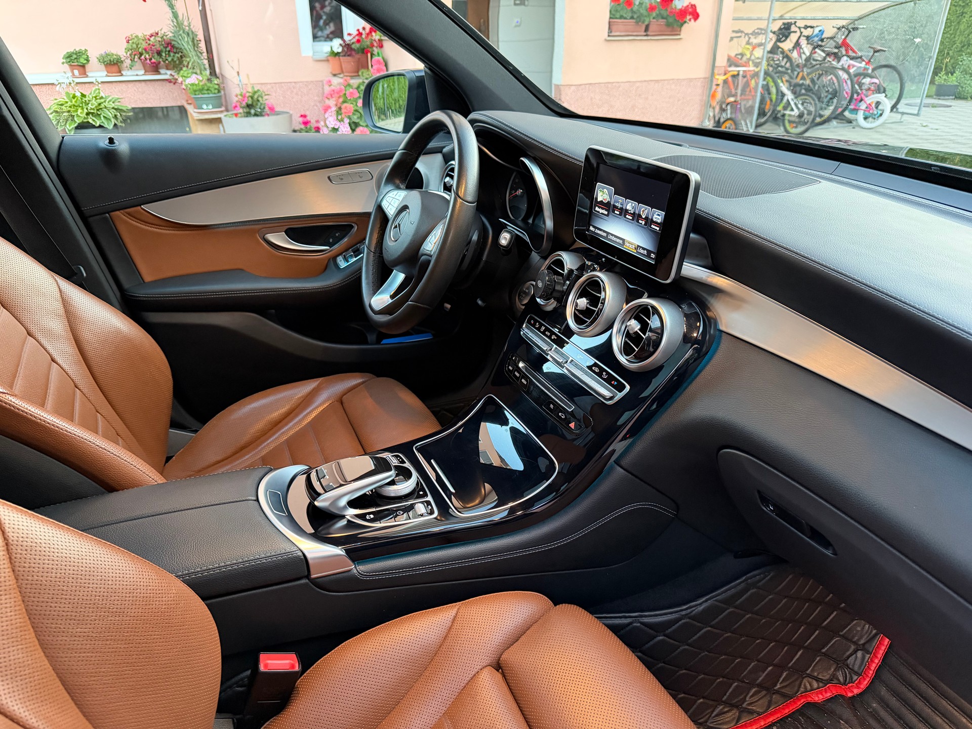MERCEDES-BENZ GLC 250 d AMG Line 4m-image-3