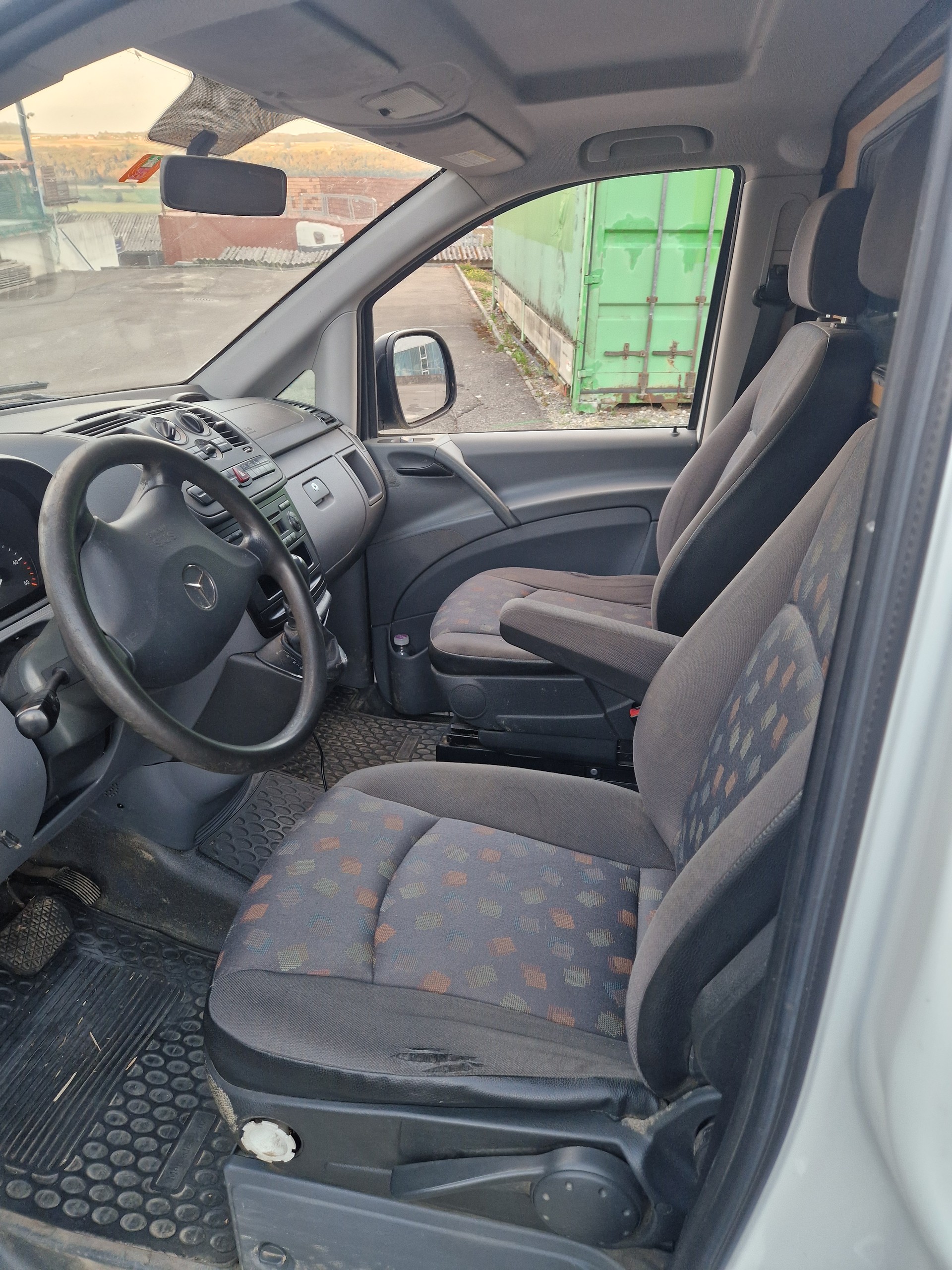MERCEDES-BENZ Vito 111 CDI-image-9