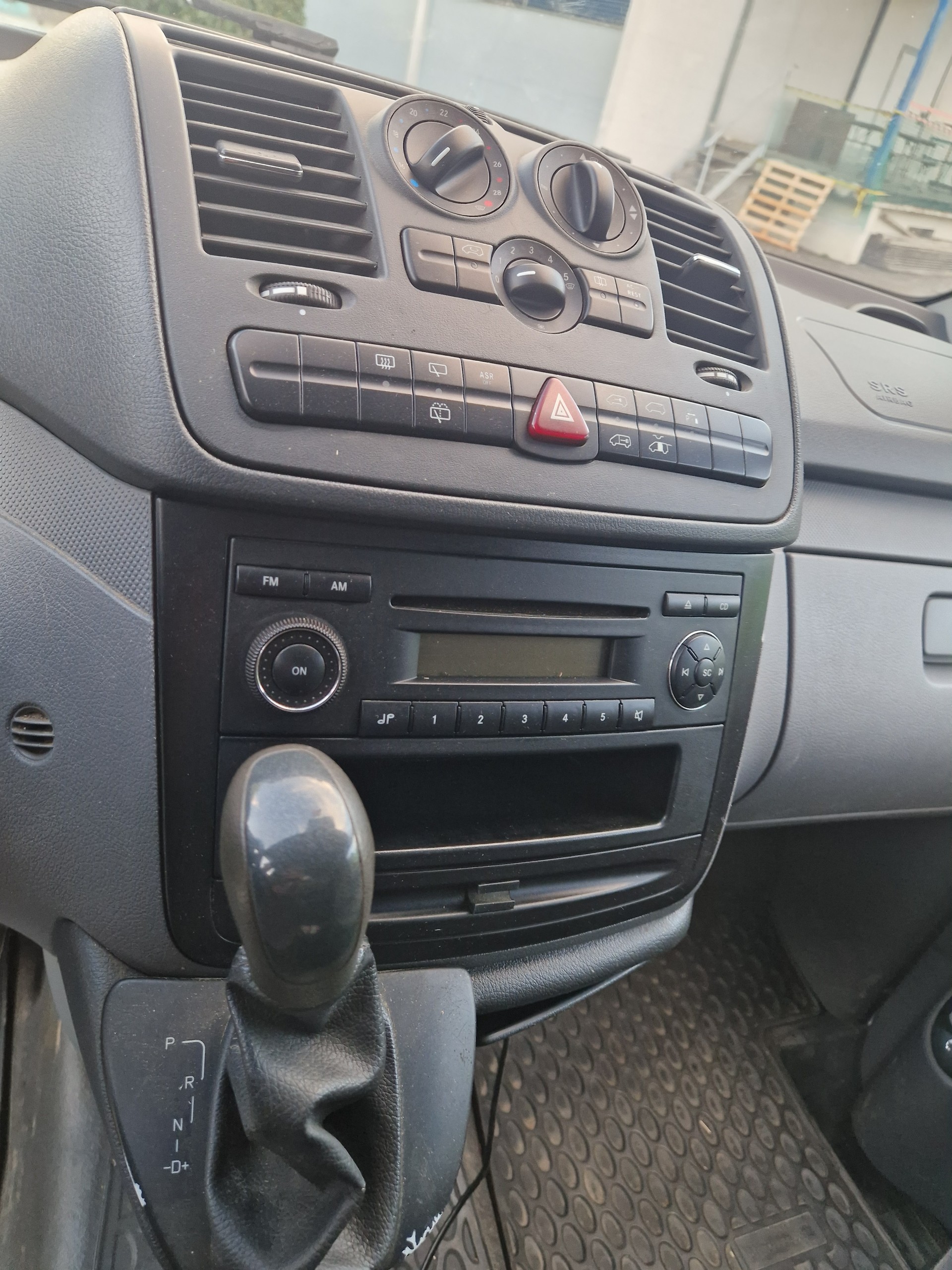 MERCEDES-BENZ Vito 111 CDI-image-7