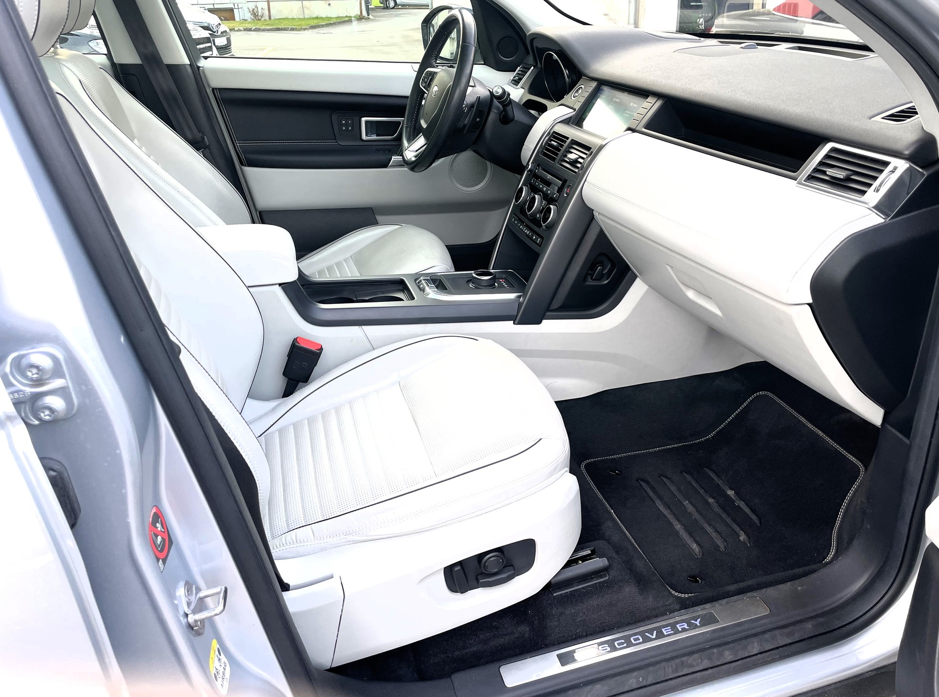 LAND ROVER Discovery Sport 2.0 Si4 HSE Luxury AT9-image-11