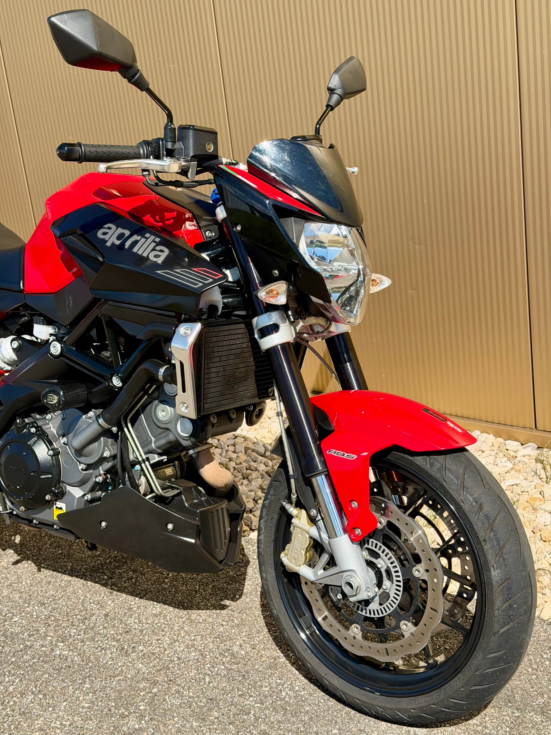 APRILIA SL 750 Shiver ABS-showroom-element-1