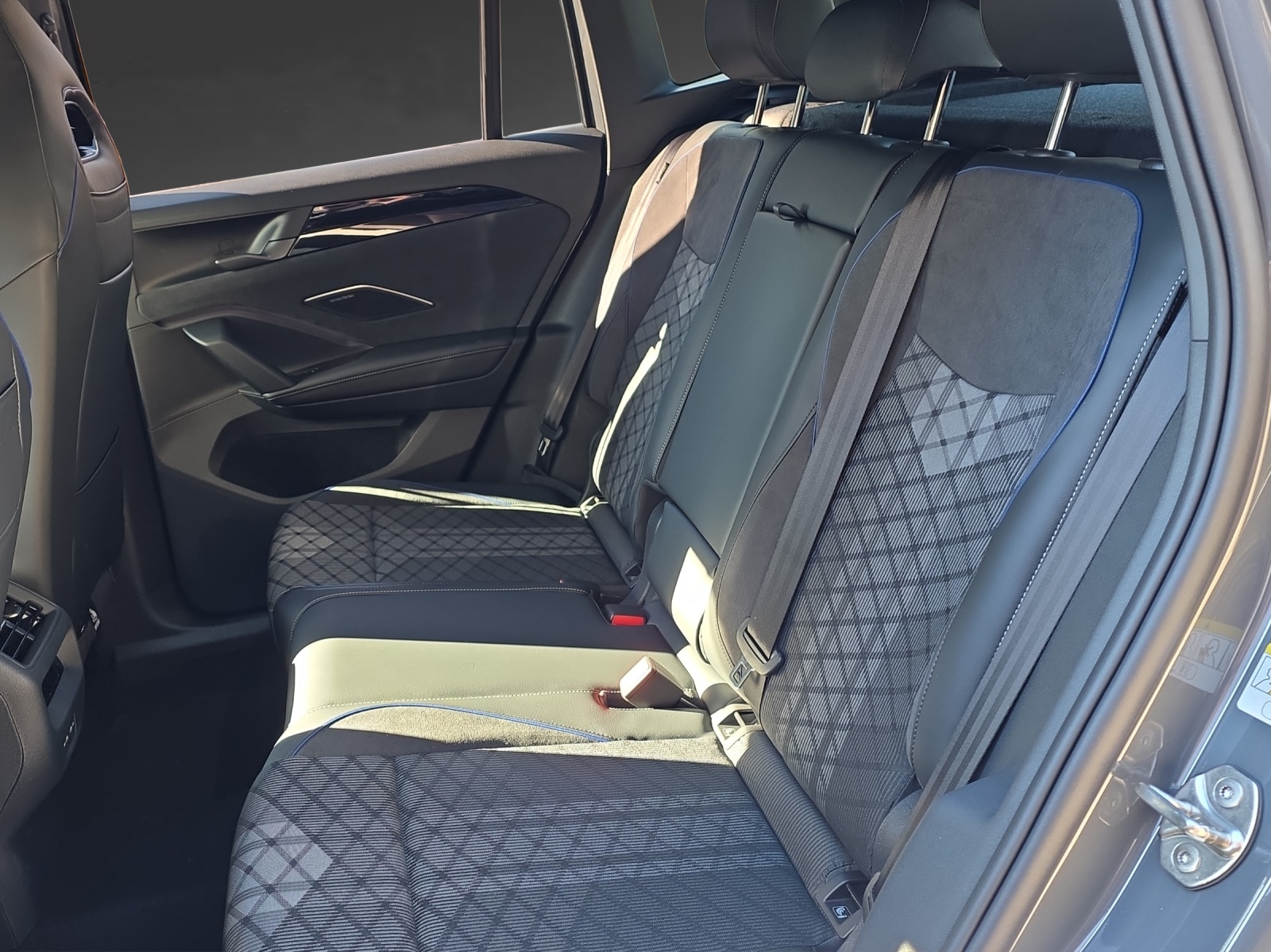VW Tiguan 2.0 TSI DSG R-Line Plus 4Motion-image-6