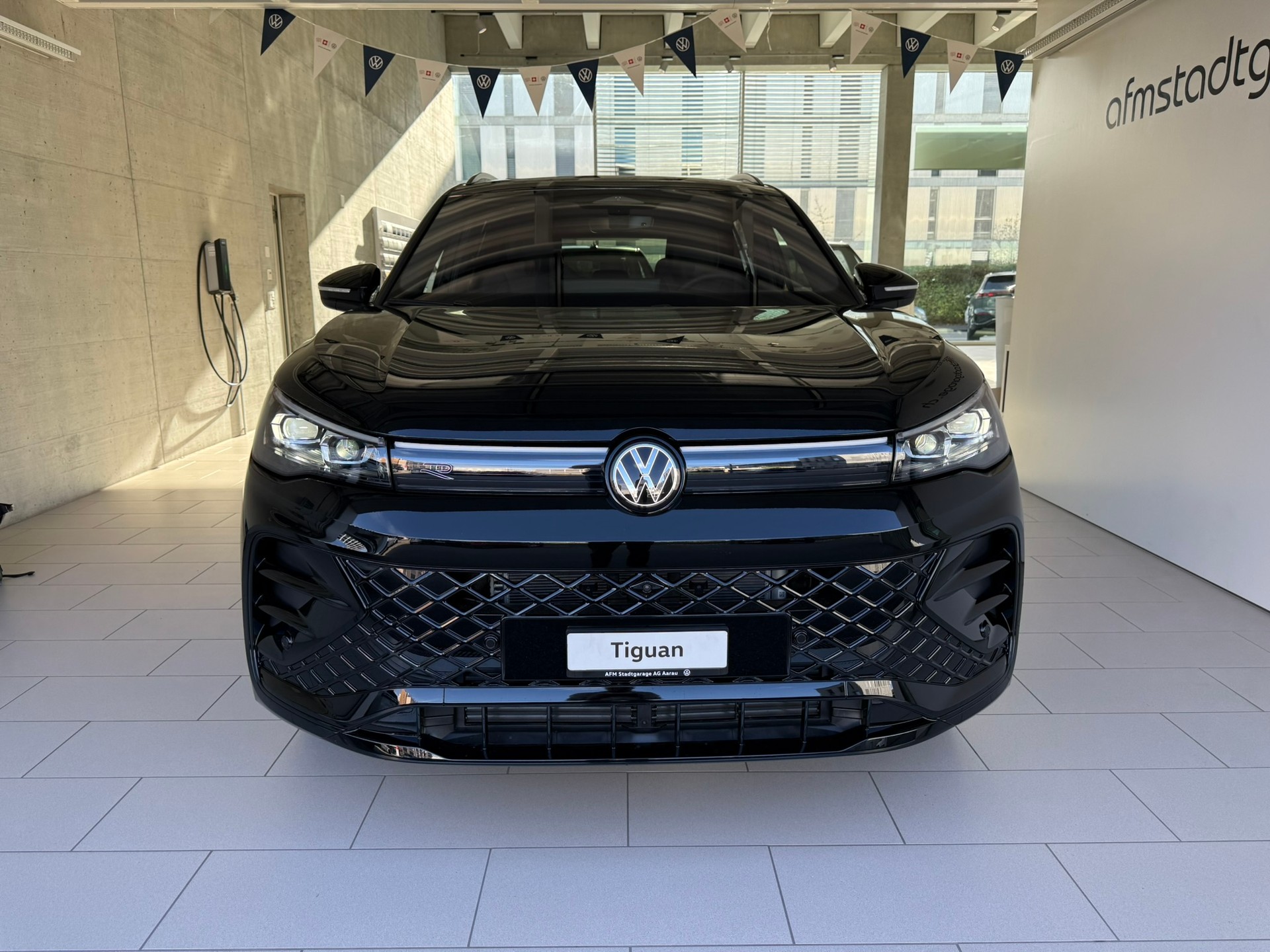VW Tiguan 2.0 TSI DSG R-Line United 4Motion-image-1