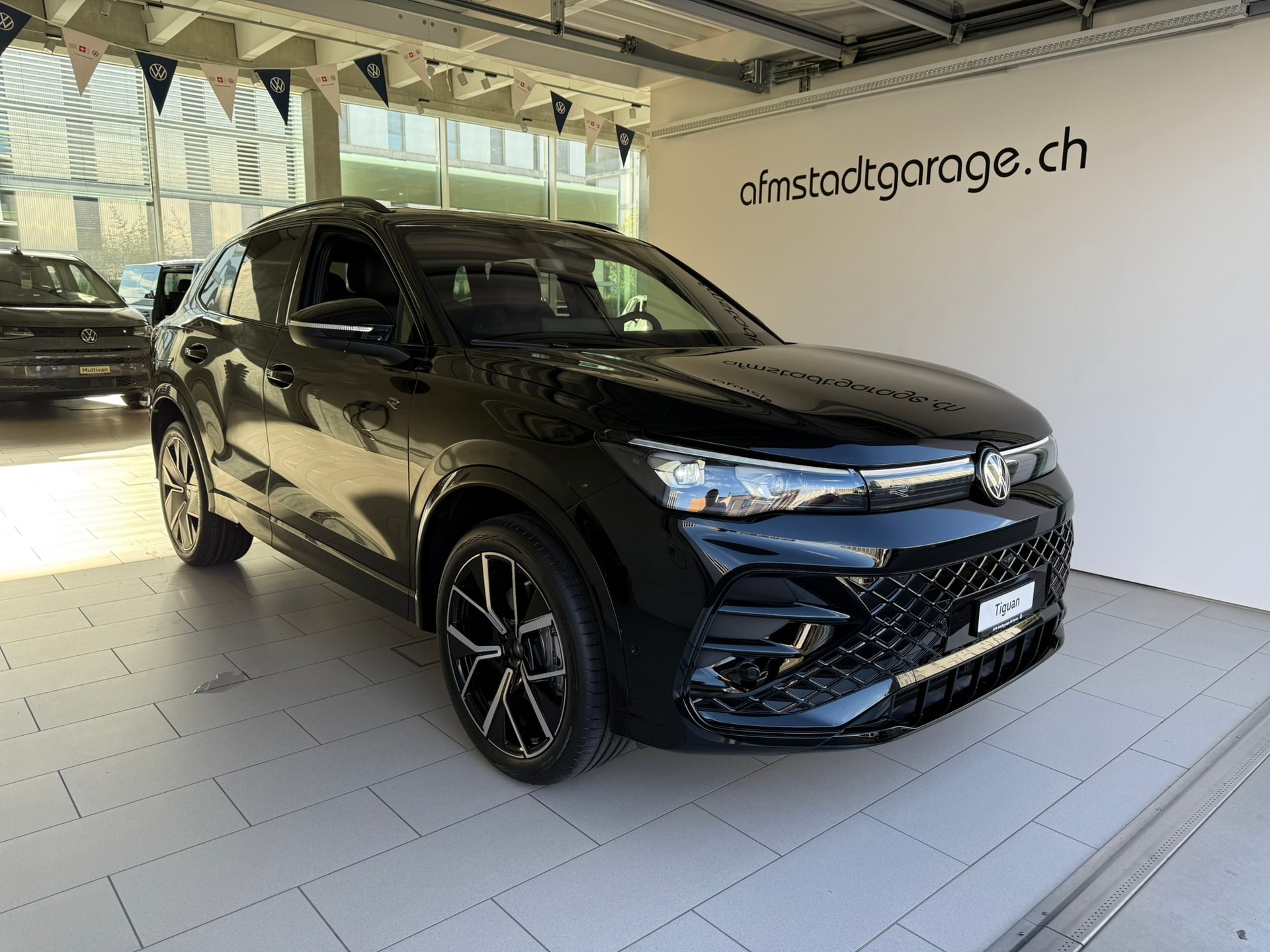 VW Tiguan 2.0 TSI DSG R-Line United 4Motion-image-0