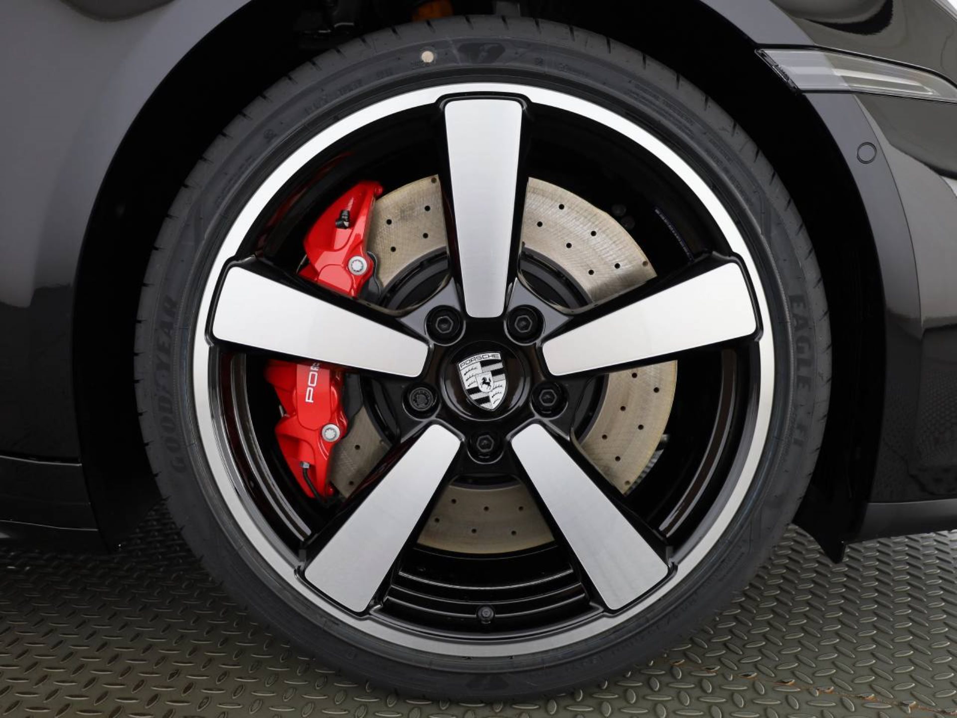 PORSCHE 911 Carrera 4S Cabriolet-image-9