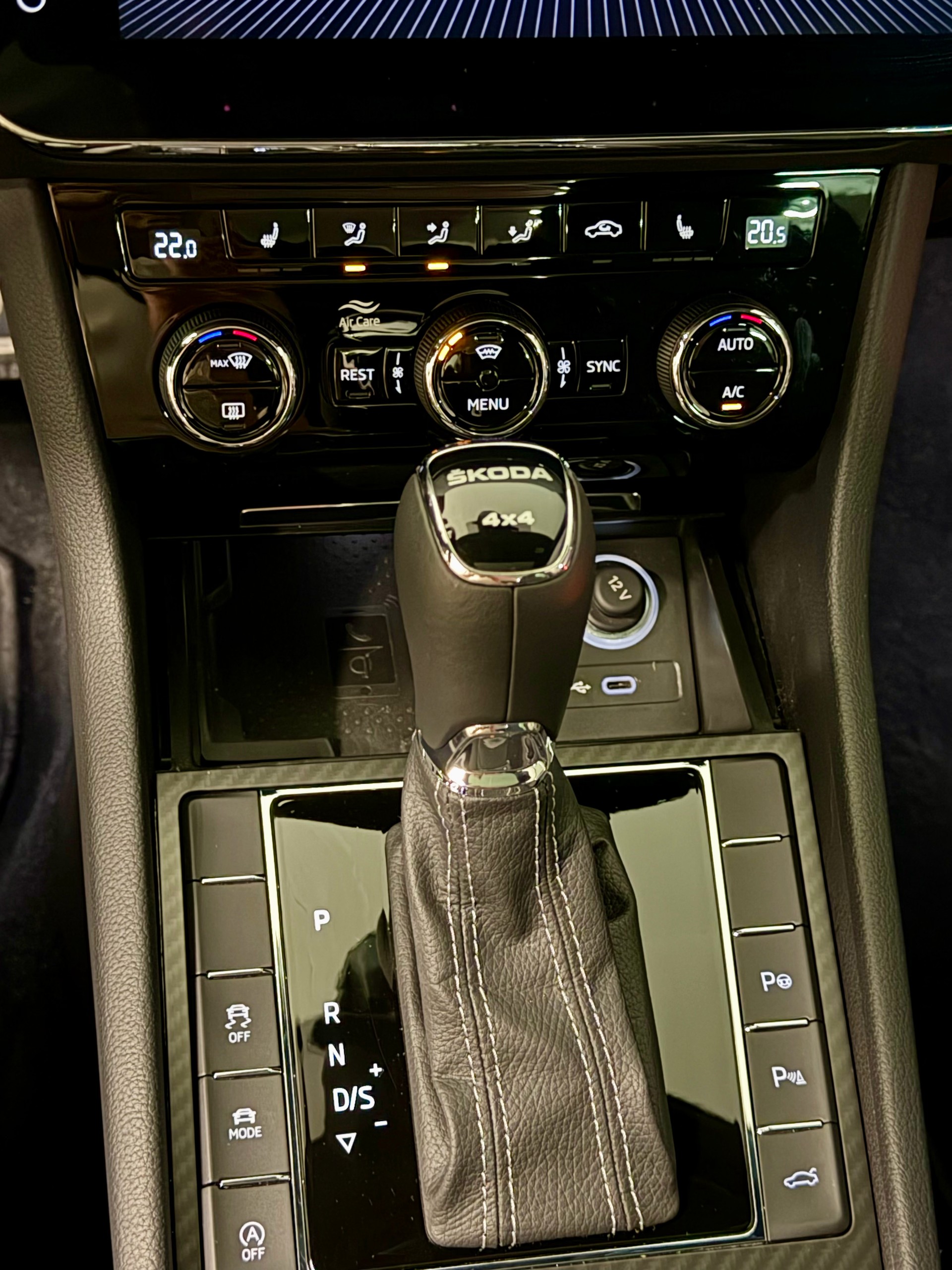 SKODA 2.0 TSI 280 SportLine 4x4 DSG-image-9