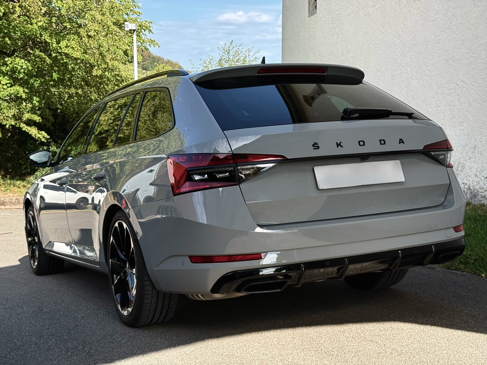 SKODA 2.0 TSI 280 SportLine 4x4 DSG-image-1