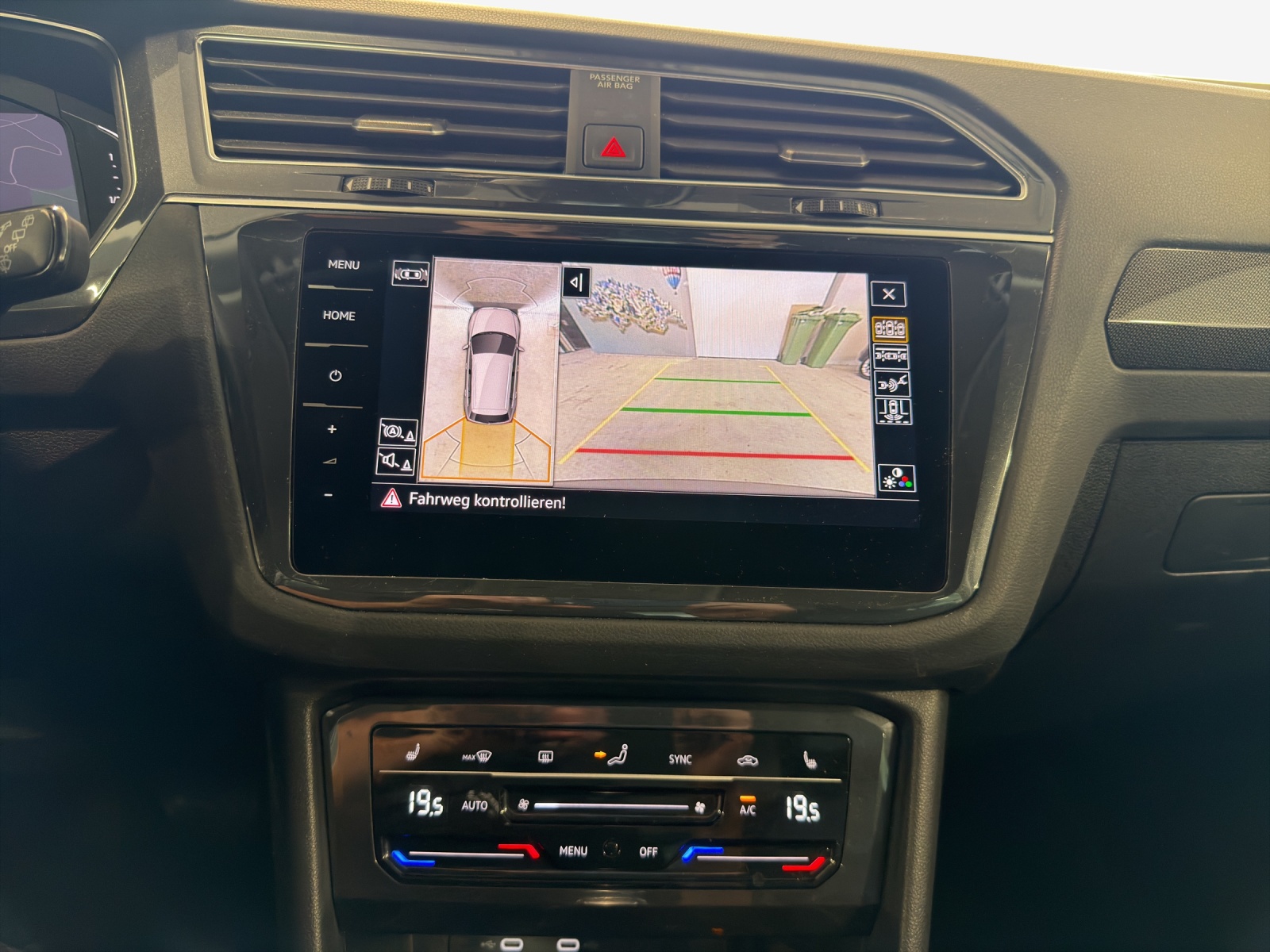 VW Tiguan 2.0 TDI SCR Elegance 4Motion DSG-image-14