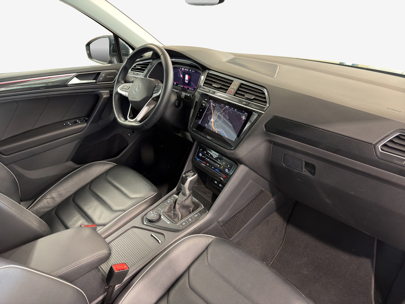 VW Tiguan 2.0 TDI SCR Elegance 4Motion DSG-image-15