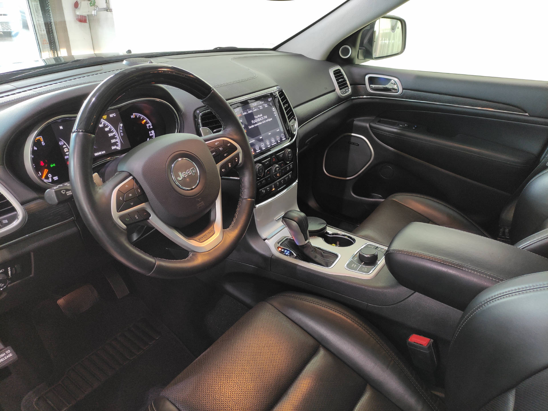 JEEP Grand Cherokee 3.0 CRD 250 Summit-showroom-element-3