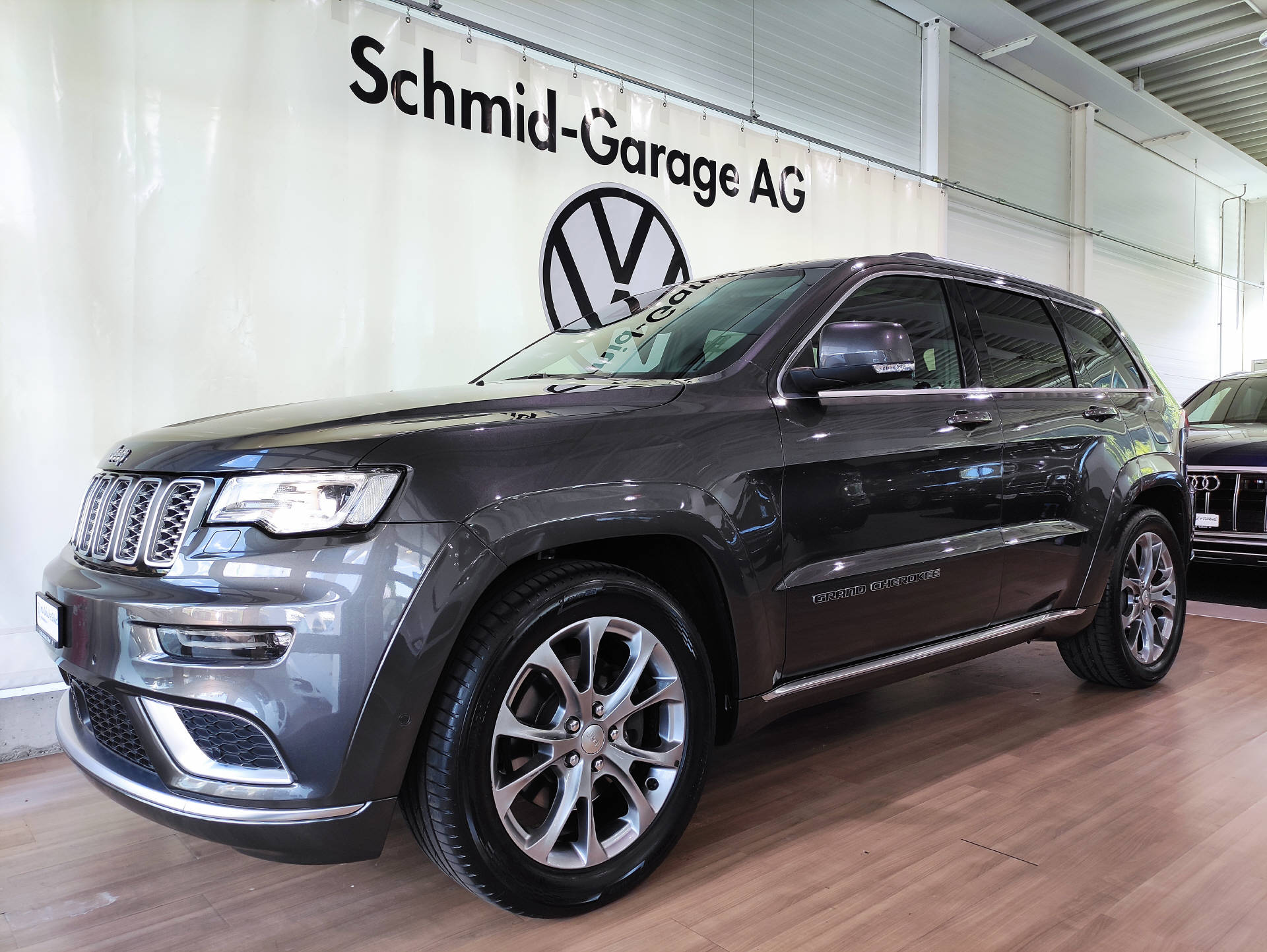 JEEP Grand Cherokee 3.0 CRD 250 Summit-showroom-element-1