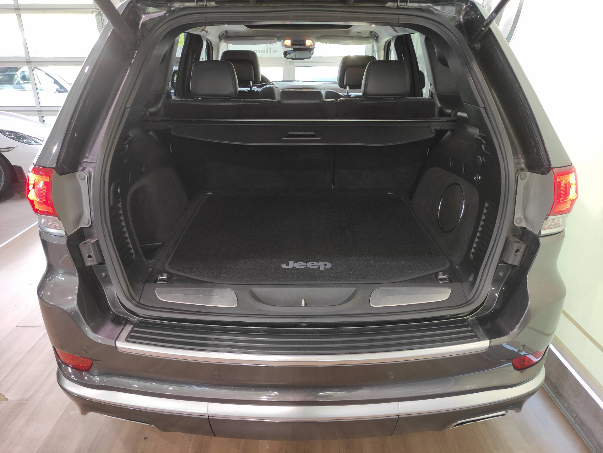 JEEP Grand Cherokee 3.0 CRD 250 Summit-image-18