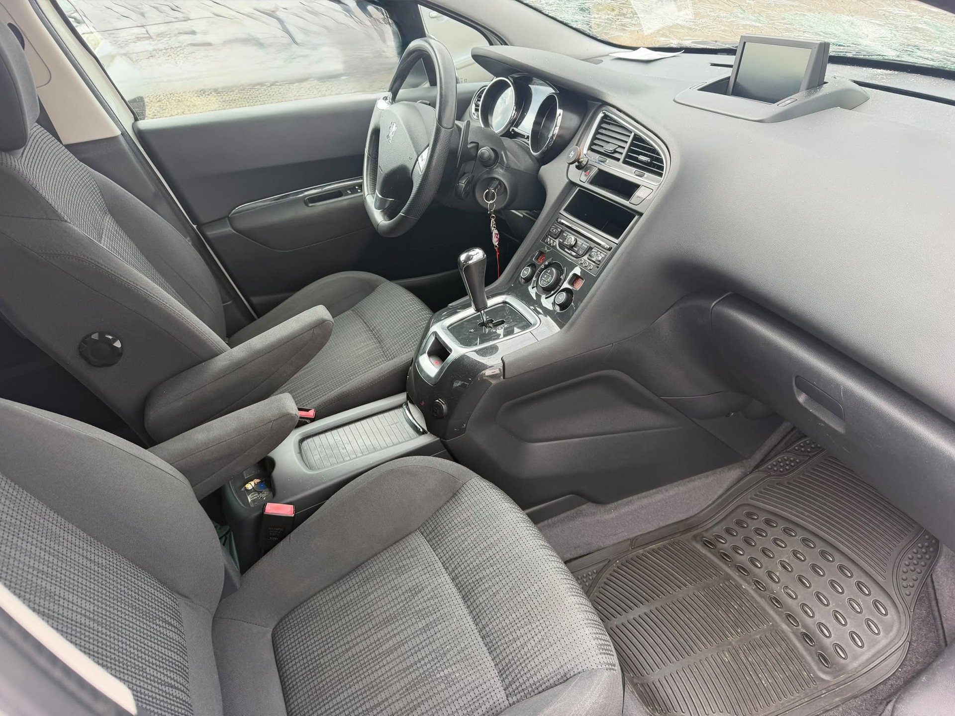 PEUGEOT 5008 1.6 HDI Sw. Ed. EGS6-image-0