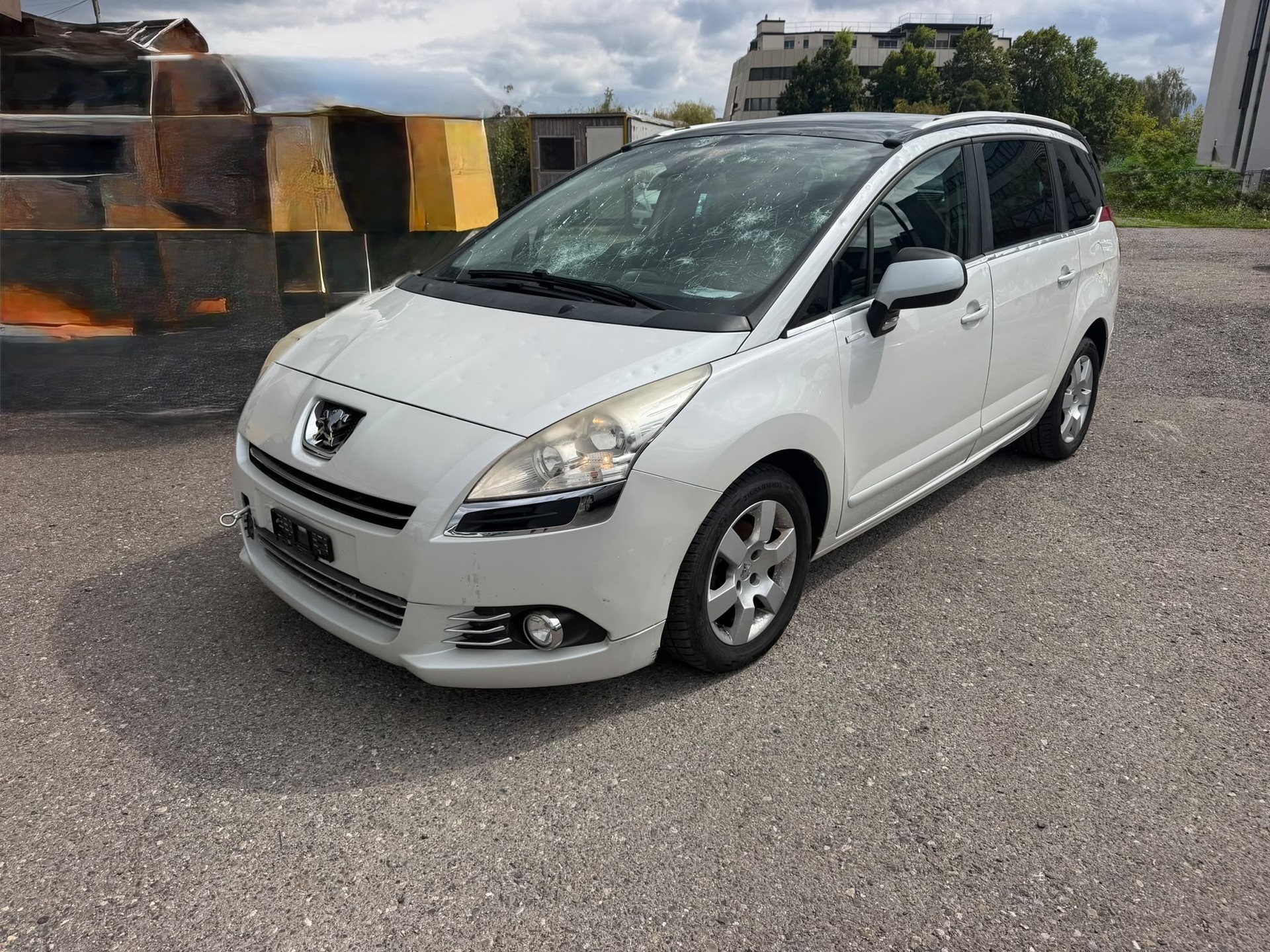 PEUGEOT 5008 1.6 HDI Sw. Ed. EGS6-image-4