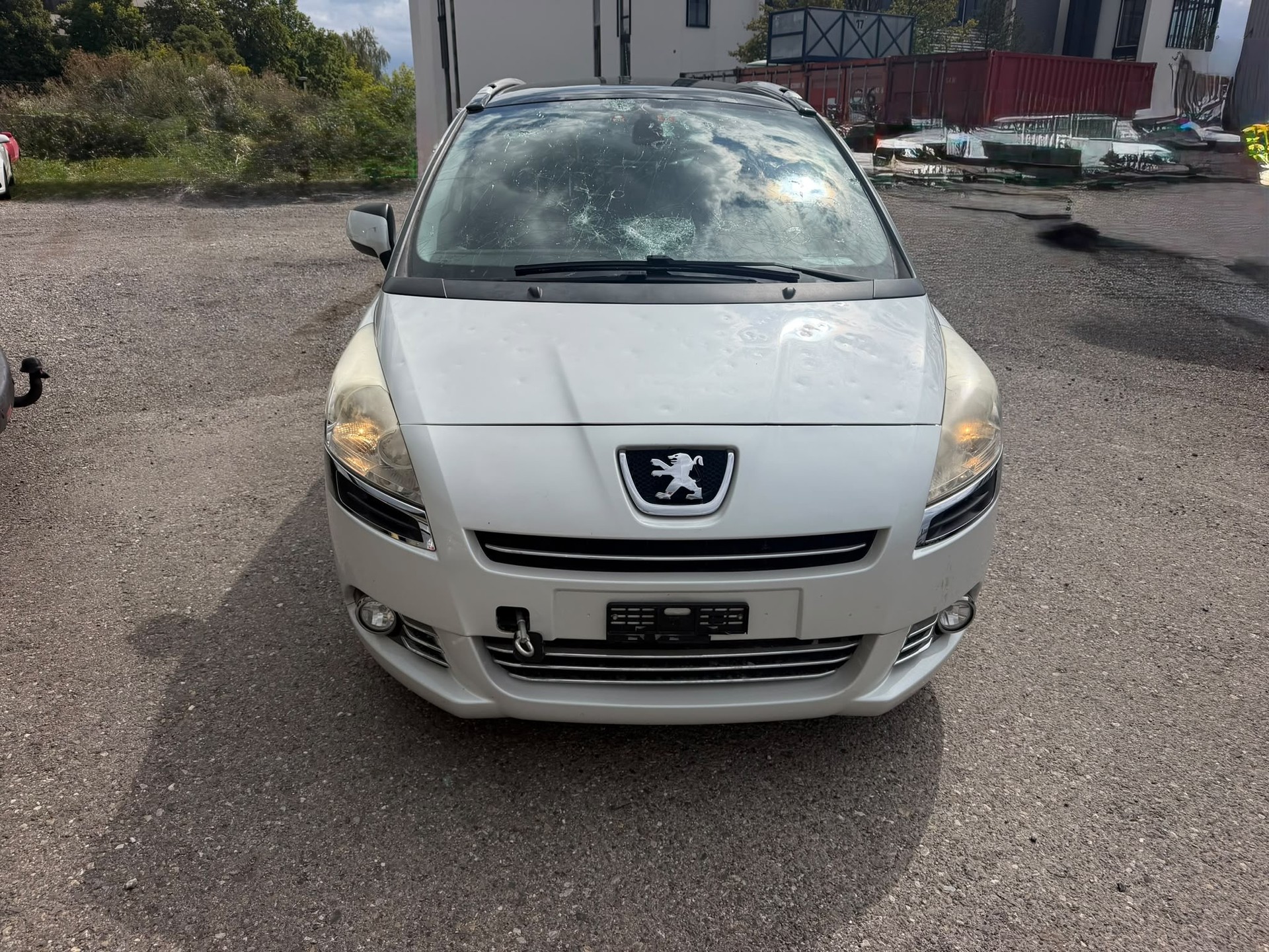 PEUGEOT 5008 1.6 HDI Sw. Ed. EGS6-image-9