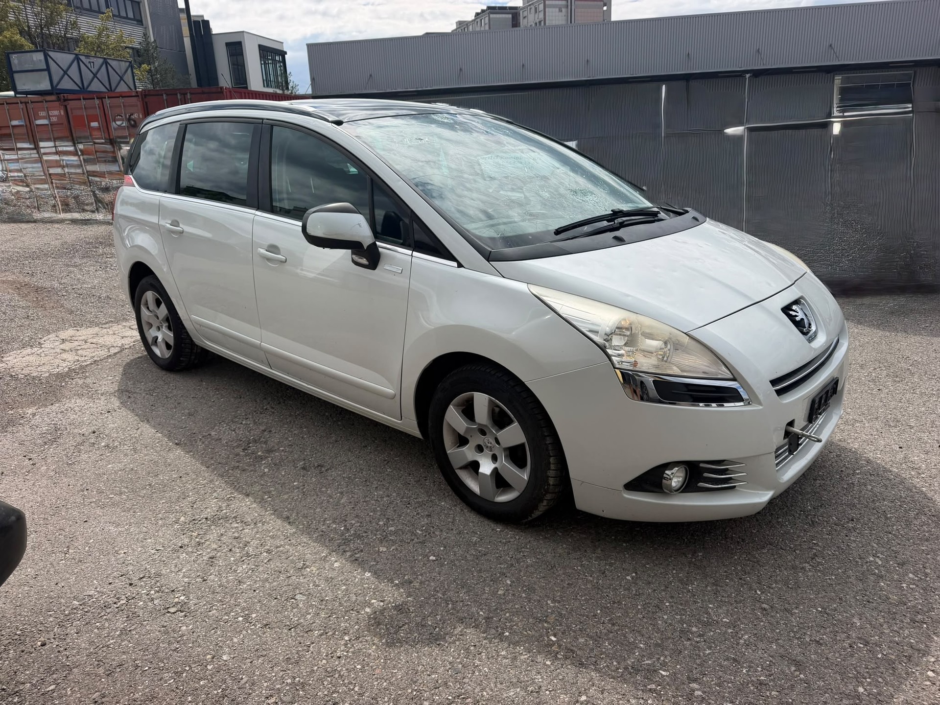 PEUGEOT 5008 1.6 HDI Sw. Ed. EGS6-image-5