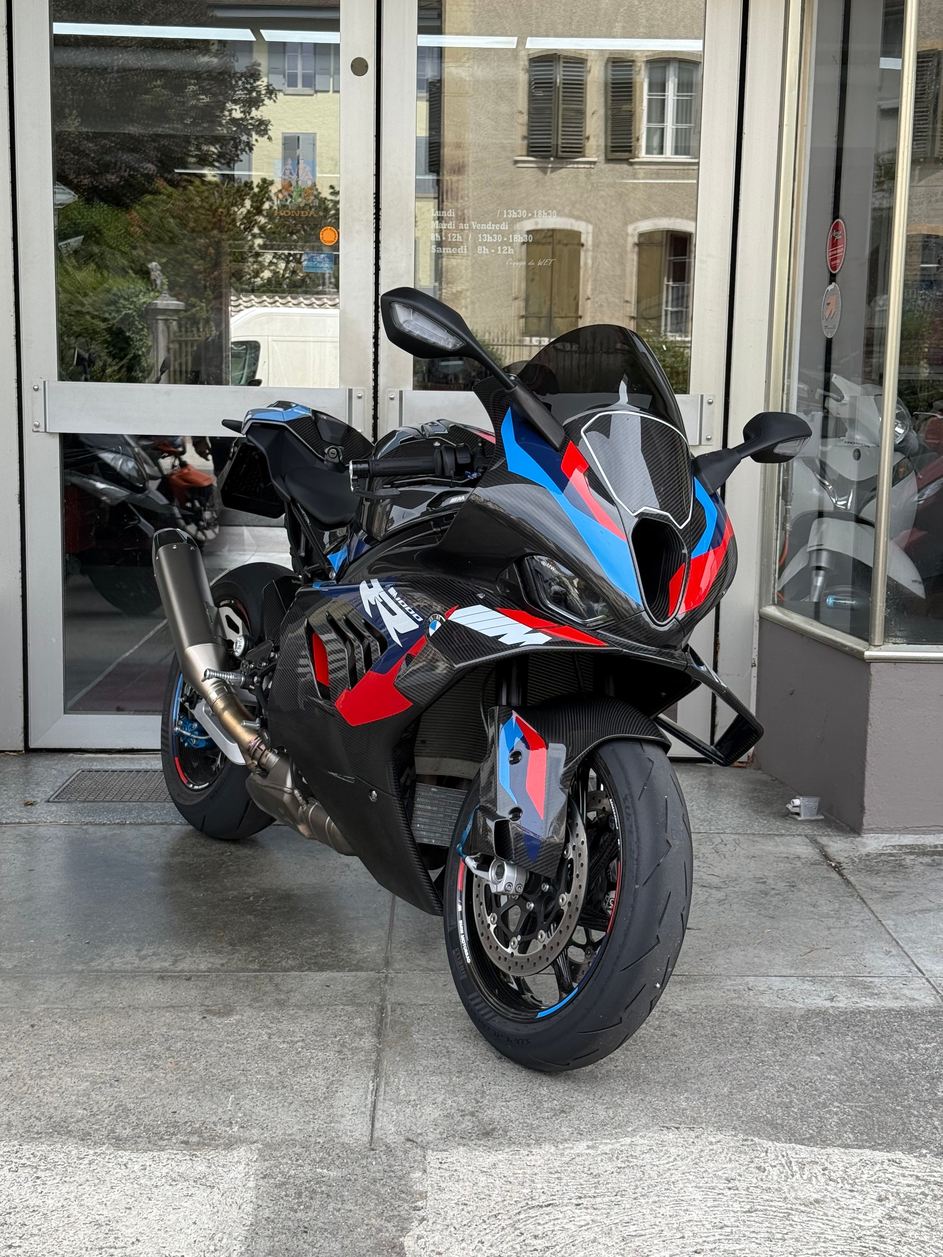 BMW M 1000 RR-image-1