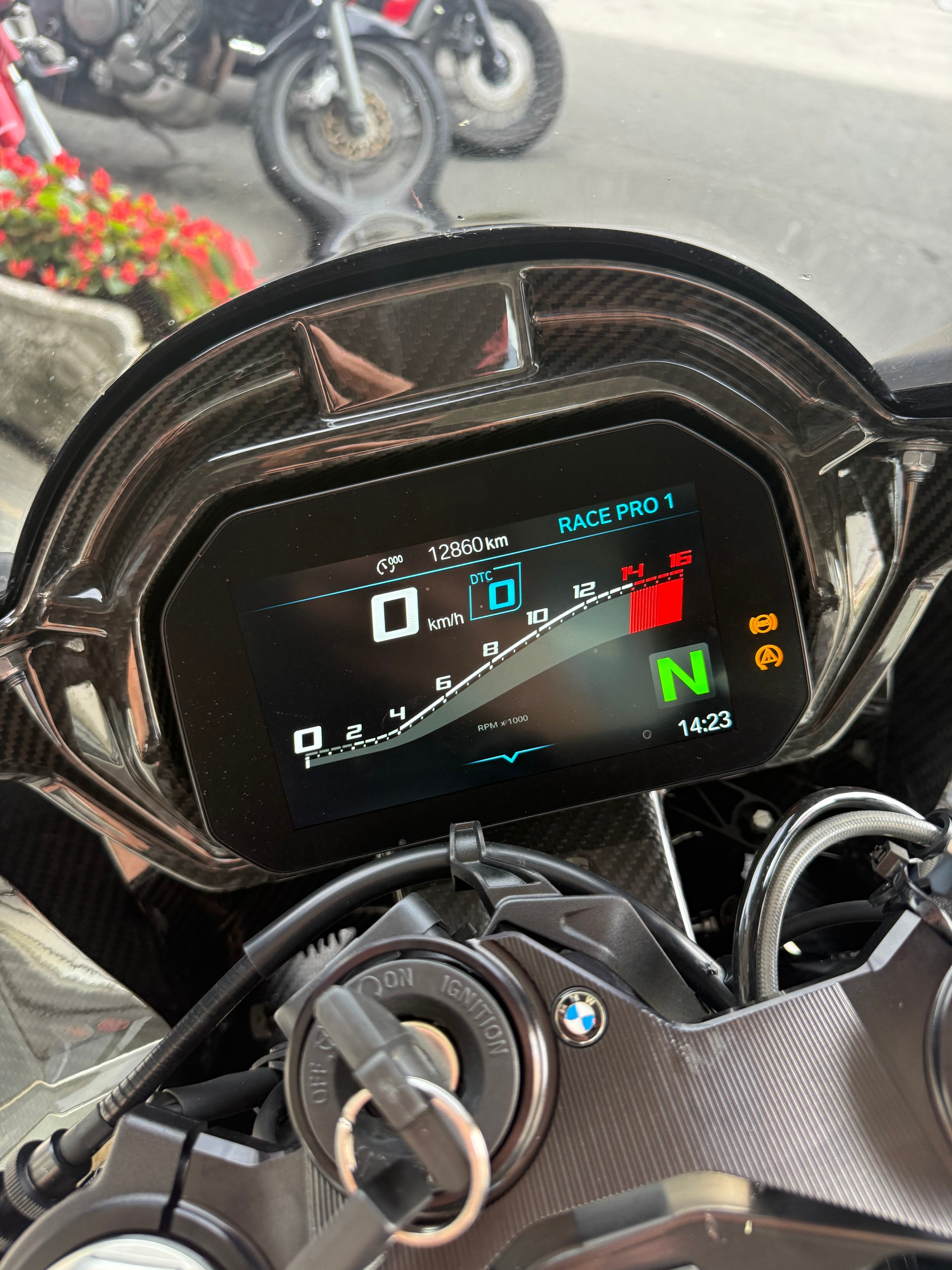 BMW M 1000 RR-image-5