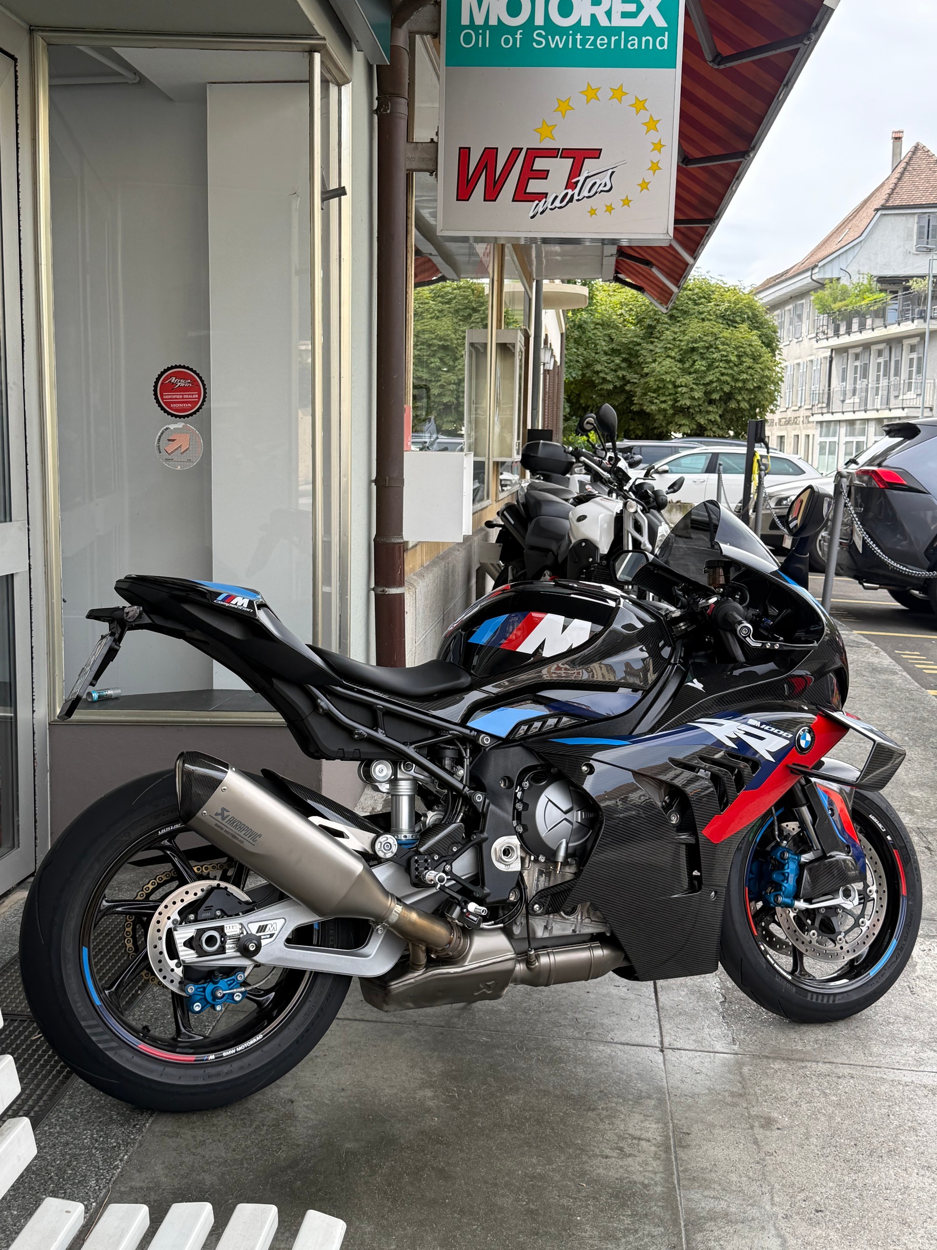 BMW M 1000 RR-image-3