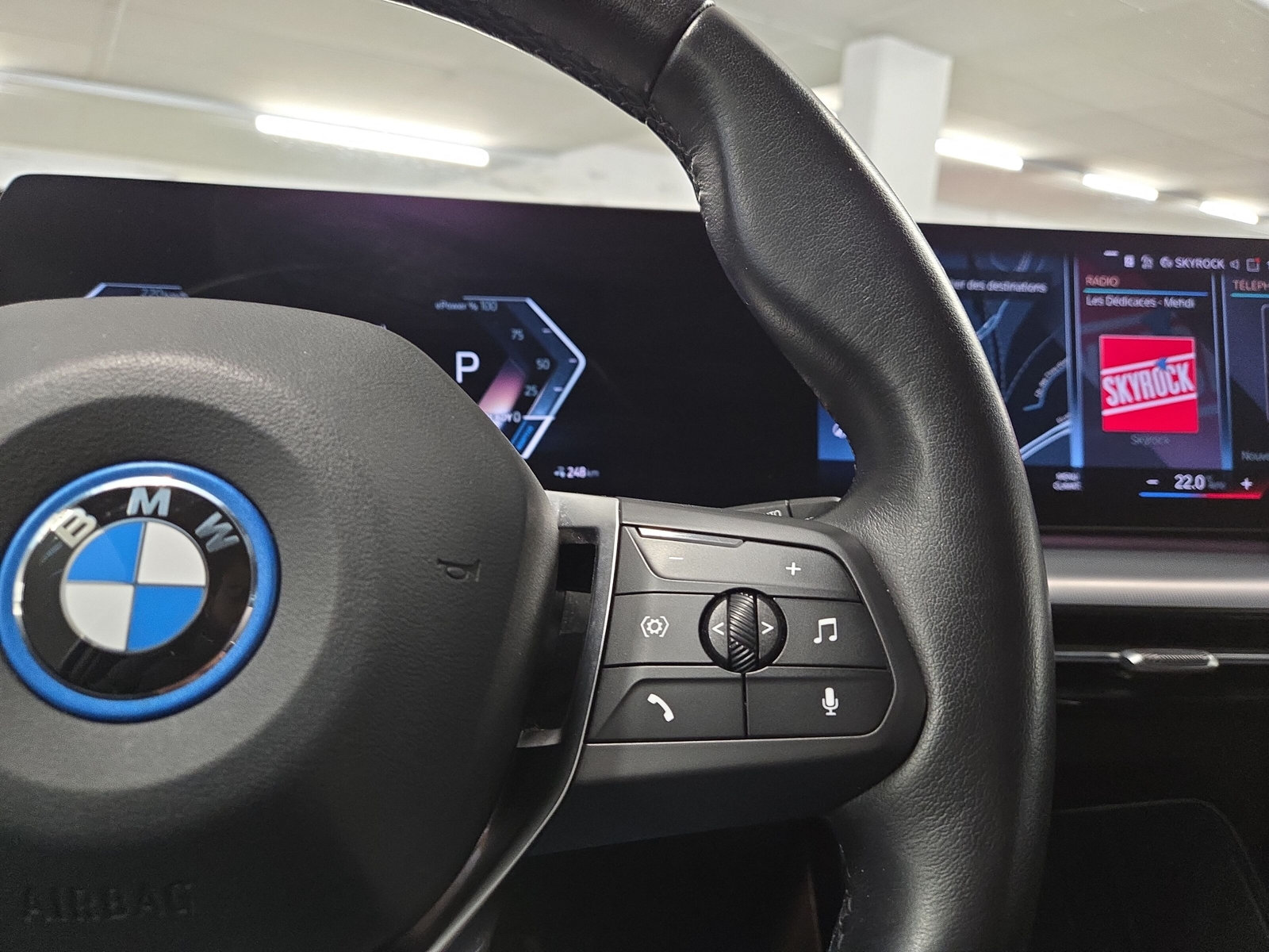 BMW iX1 xDrive 30 xLine-image-14