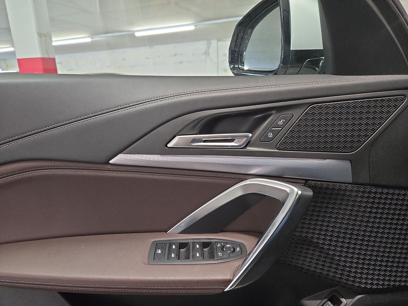 BMW iX1 xDrive 30 xLine-image-16