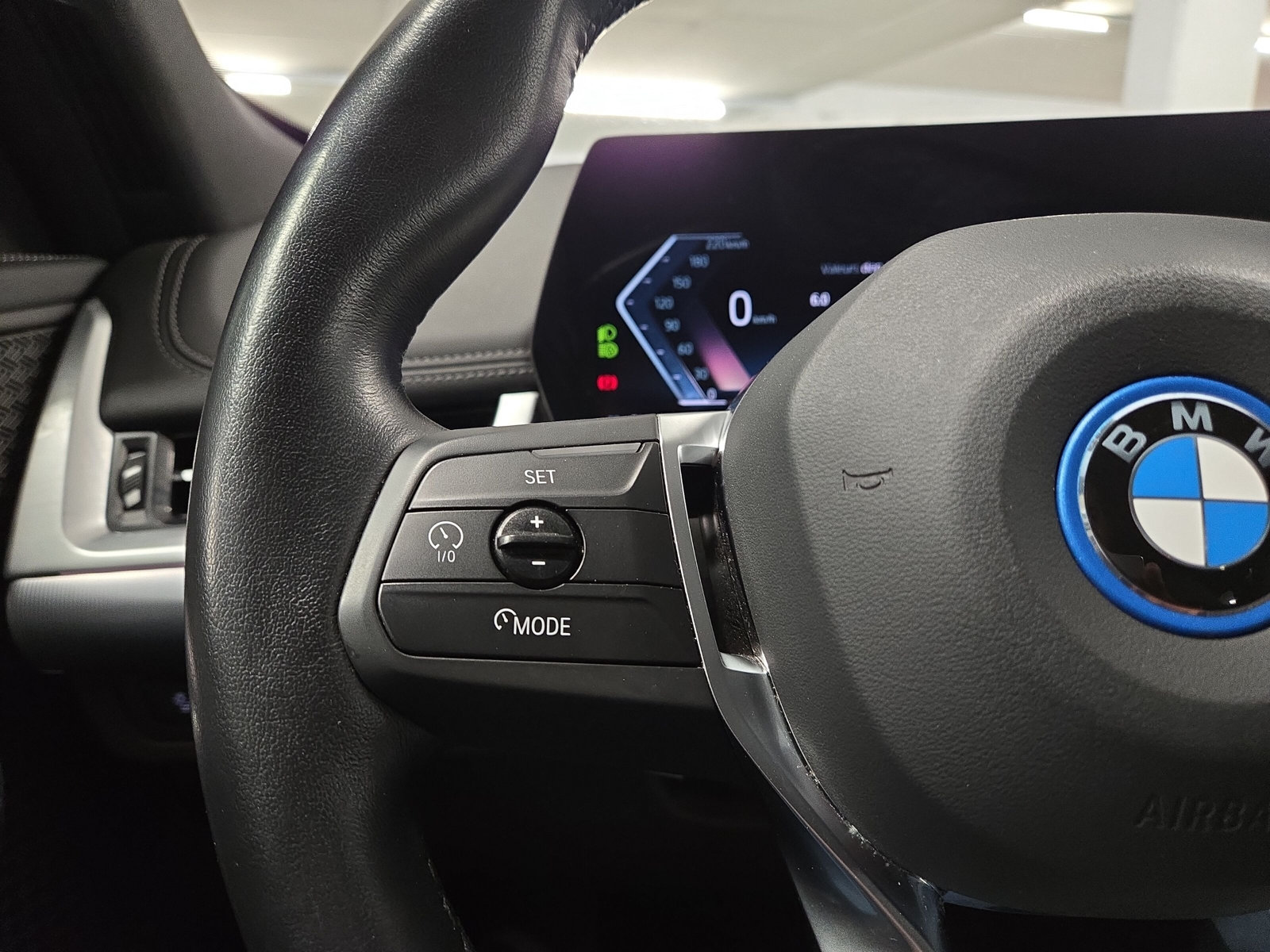 BMW iX1 xDrive 30 xLine-image-13