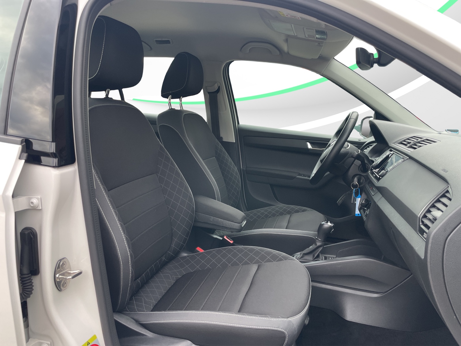 SKODA Fabia Combi 1.0 TSI Ambition DSG-image-12