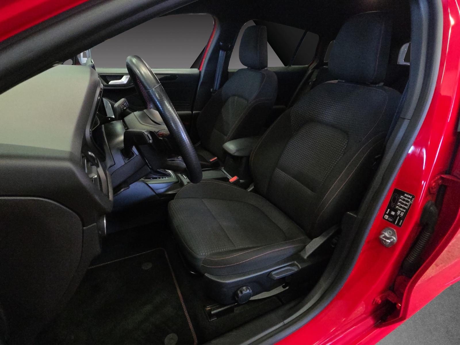 FORD Focus 1.0 MHEV ST-Line Automat-image-14