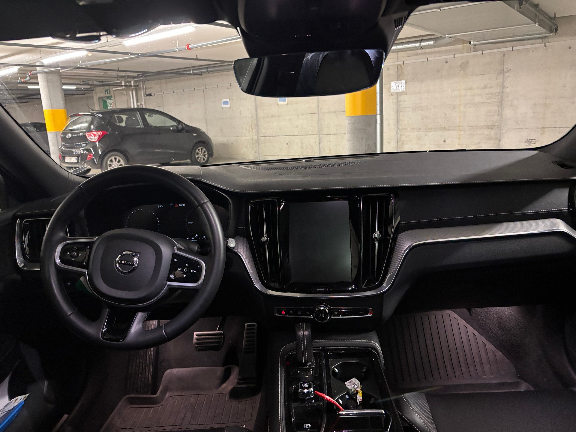 VOLVO 2.0 T8 TE R-Design eAWD-image-4