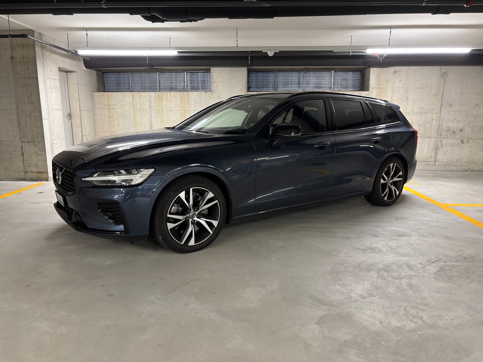 VOLVO 2.0 T8 TE R-Design eAWD-image-0