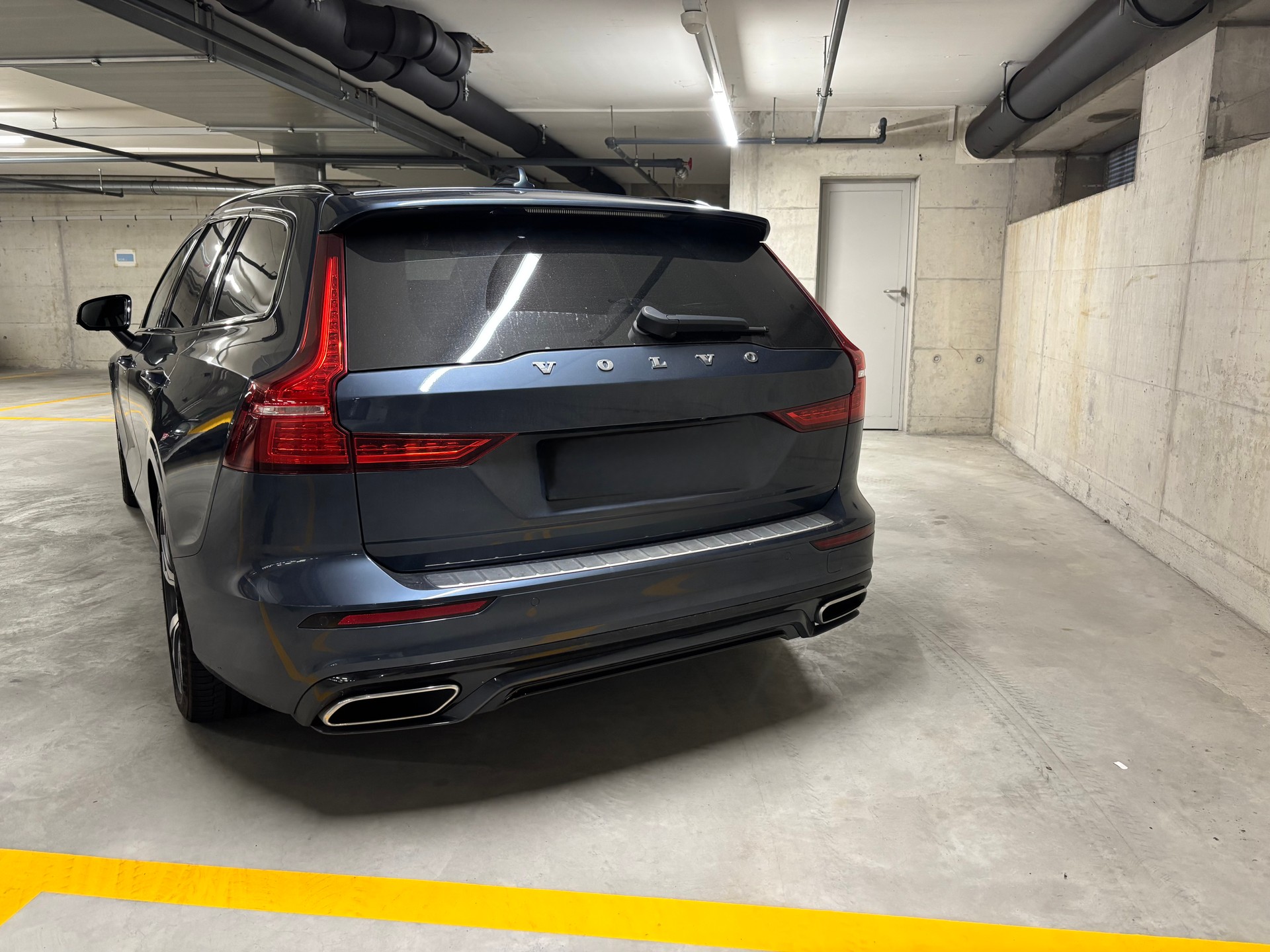 VOLVO 2.0 T8 TE R-Design eAWD-image-3