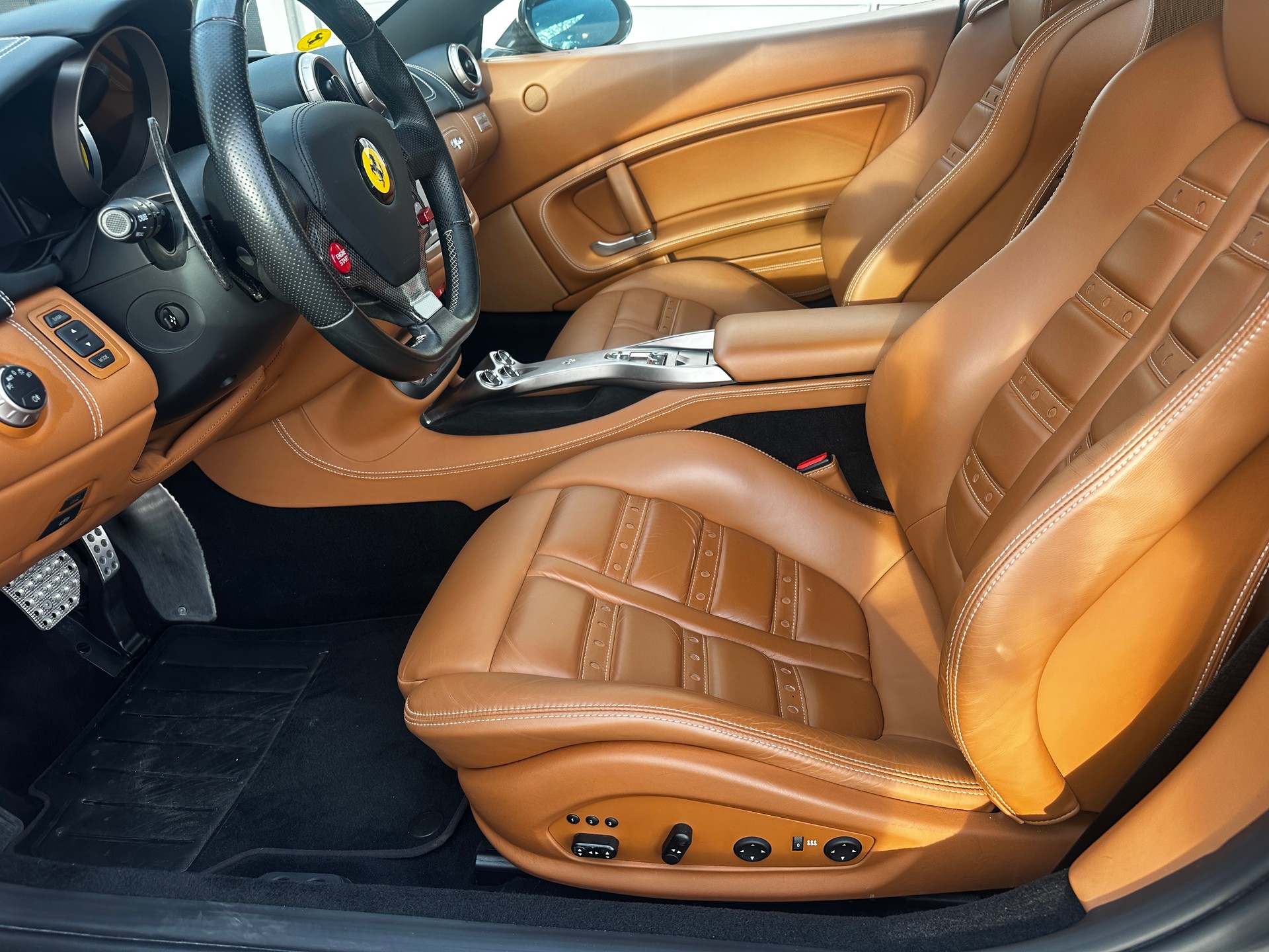 FERRARI California 4.3 V8-image-8