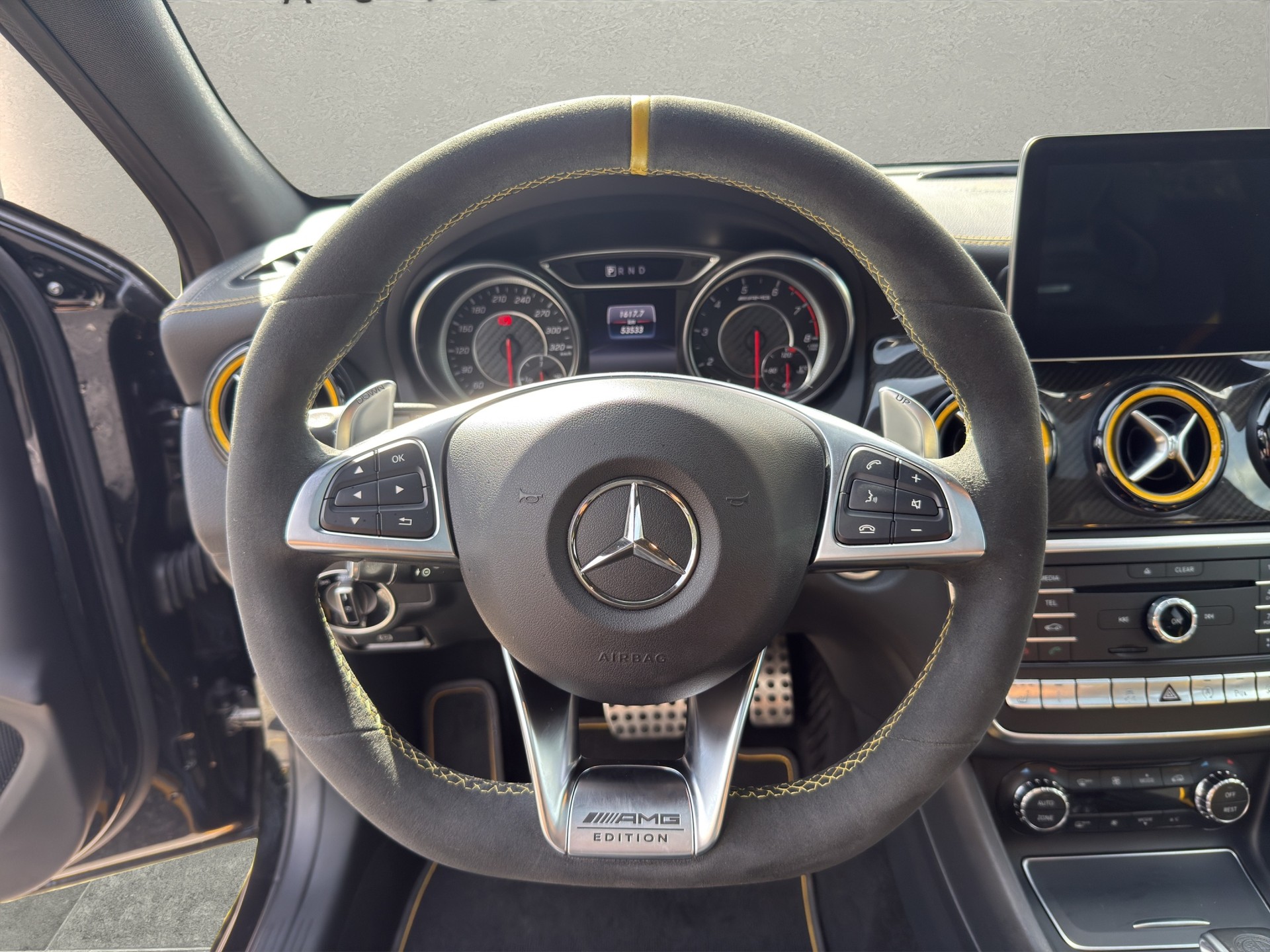 MERCEDES-BENZ A 45 AMG Yellow Night Edition 4Matic 7G-DCT-image-9