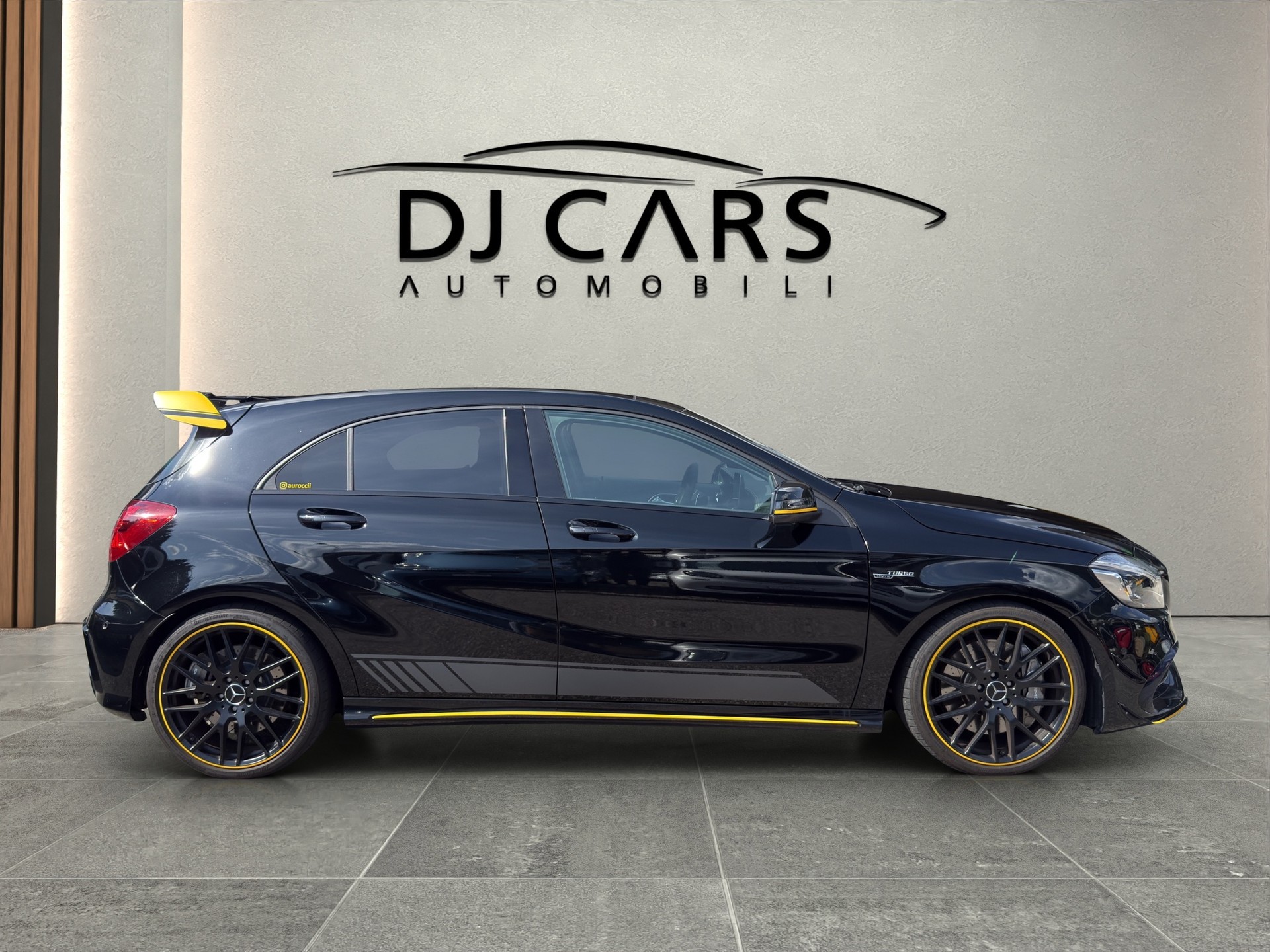 MERCEDES-BENZ A 45 AMG Yellow Night Edition 4Matic 7G-DCT-image-4