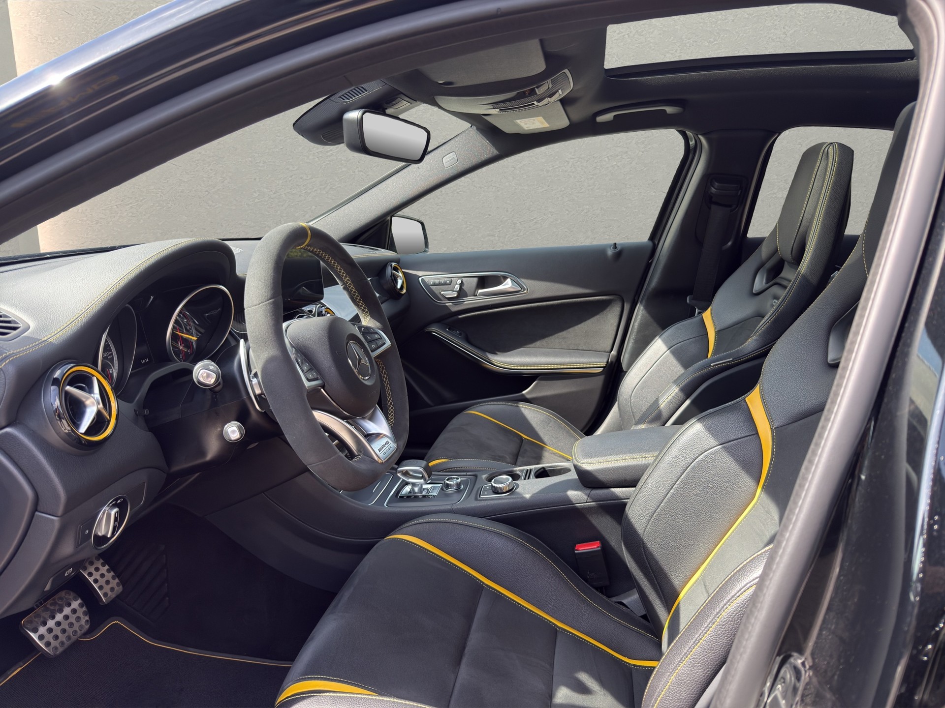 MERCEDES-BENZ A 45 AMG Yellow Night Edition 4Matic 7G-DCT-image-8
