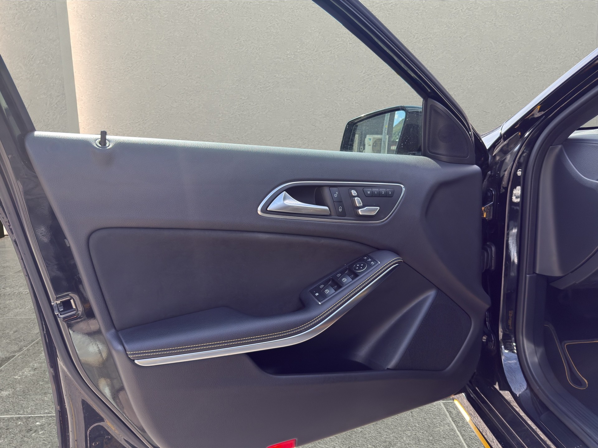 MERCEDES-BENZ A 45 AMG Yellow Night Edition 4Matic 7G-DCT-image-10
