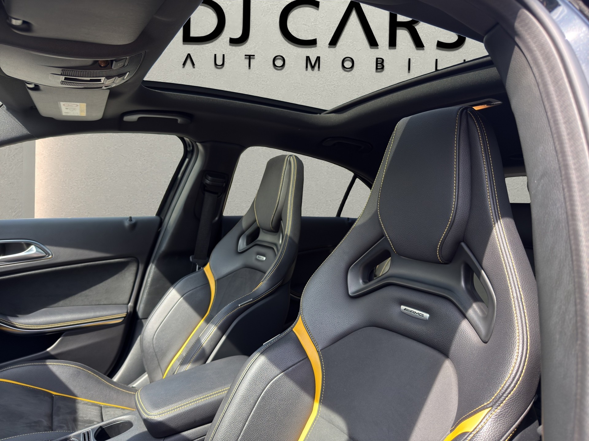MERCEDES-BENZ A 45 AMG Yellow Night Edition 4Matic 7G-DCT-image-12