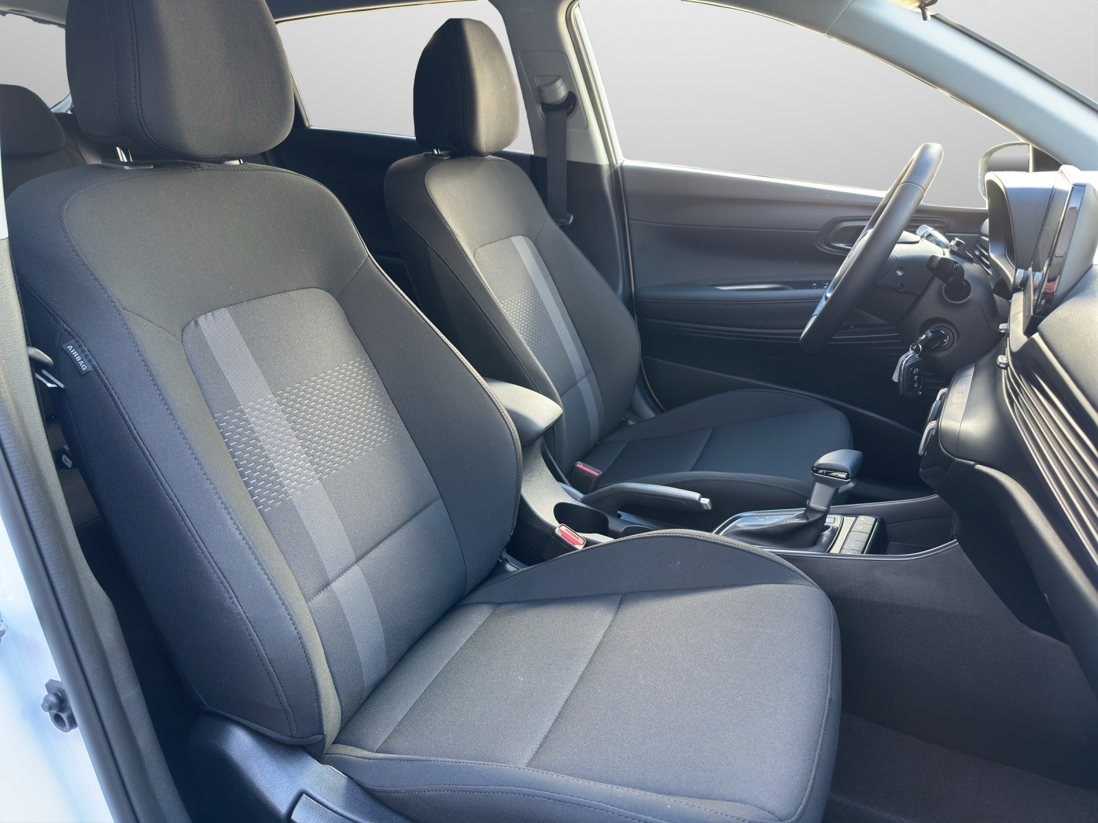 HYUNDAI i20 1.0 T-GDi Amplia Go Pack Safe Tec-image-10