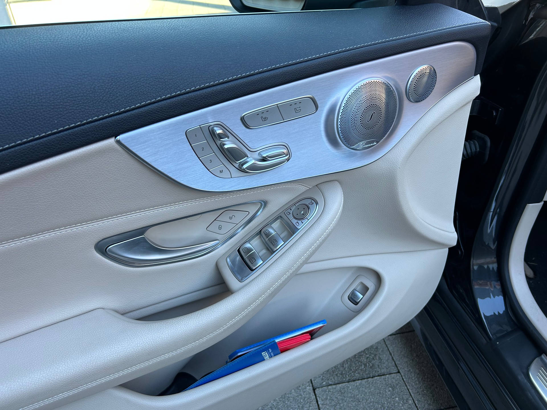 MERCEDES-BENZ C 200 AMG Line Cabriolet 4Matic 9G-Tronic-image-11