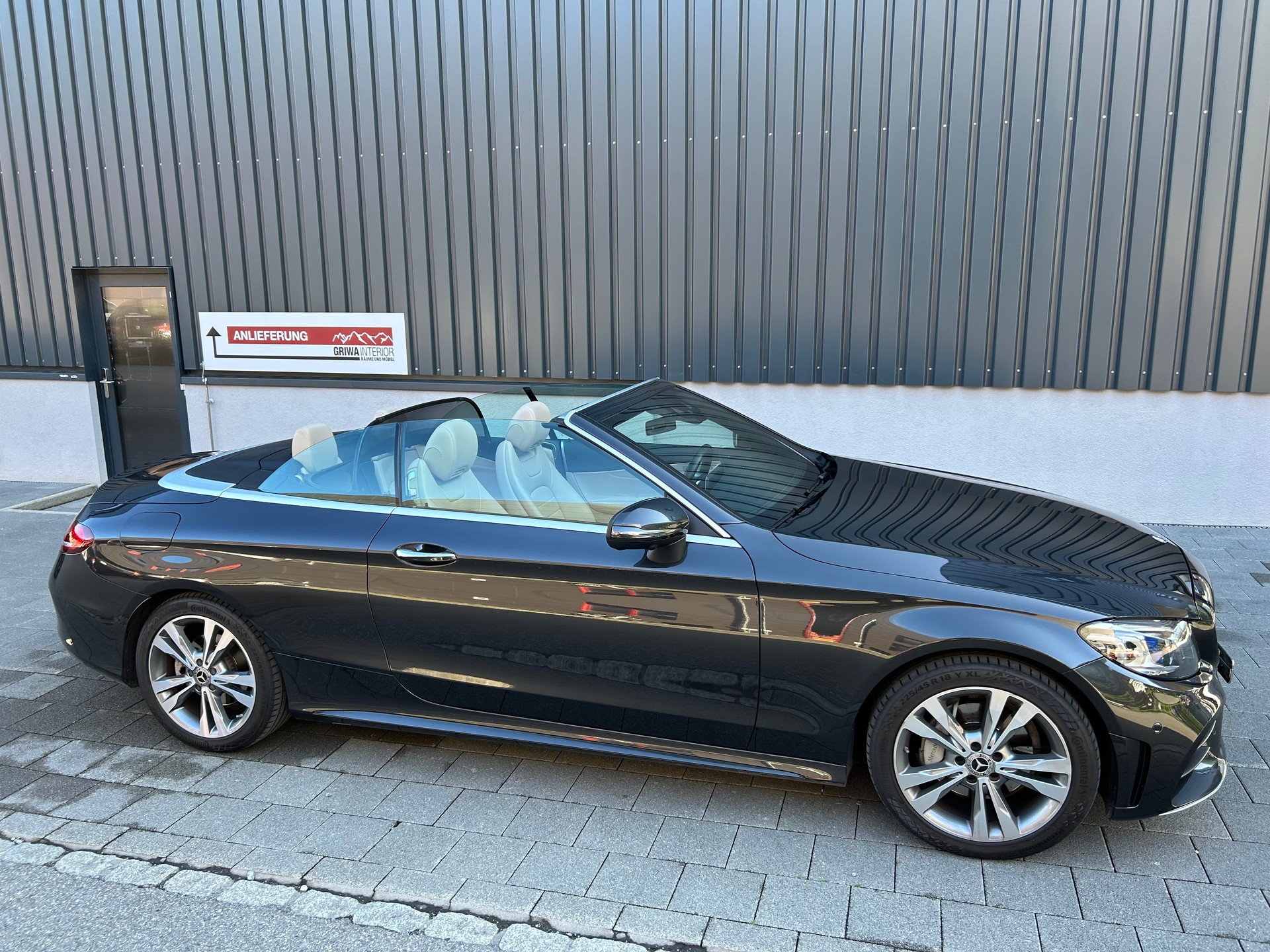 MERCEDES-BENZ C 200 AMG Line Cabriolet 4Matic 9G-Tronic-image-4