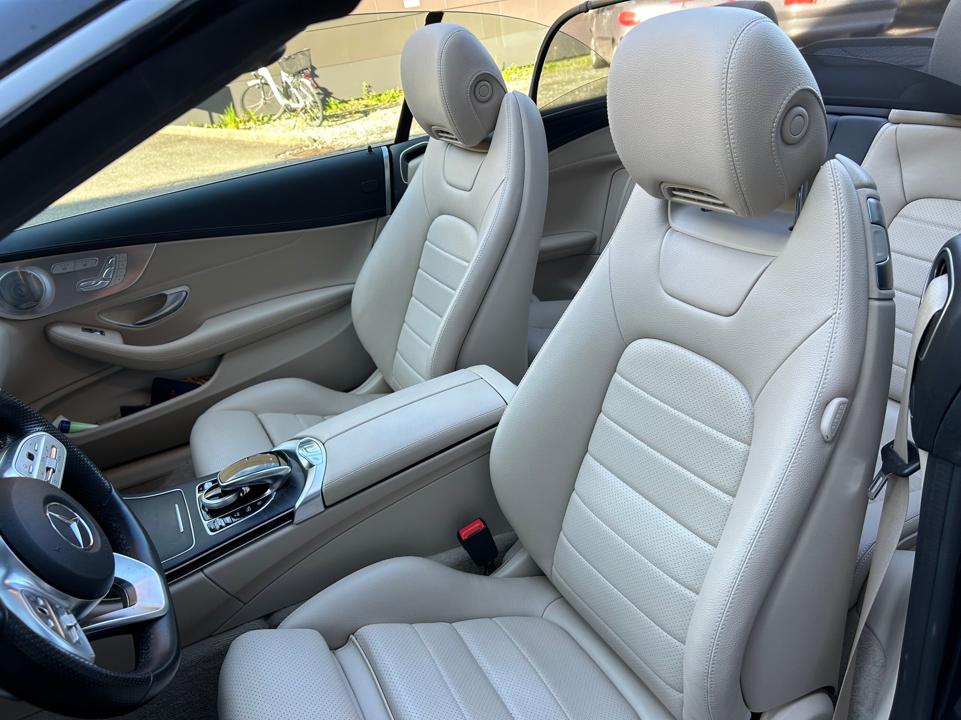 MERCEDES-BENZ C 200 AMG Line Cabriolet 4Matic 9G-Tronic-image-10