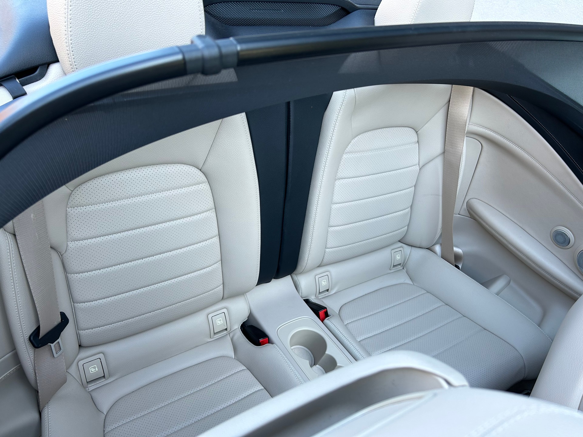 MERCEDES-BENZ C 200 AMG Line Cabriolet 4Matic 9G-Tronic-image-9