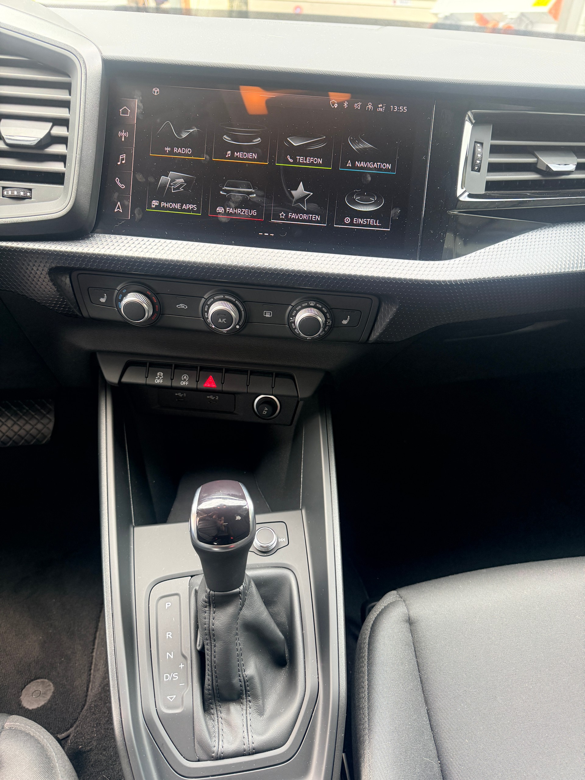 AUDI A1 Sportback 30 TFSI Attraction S-tronic 116PS Pfeilgrau-image-11