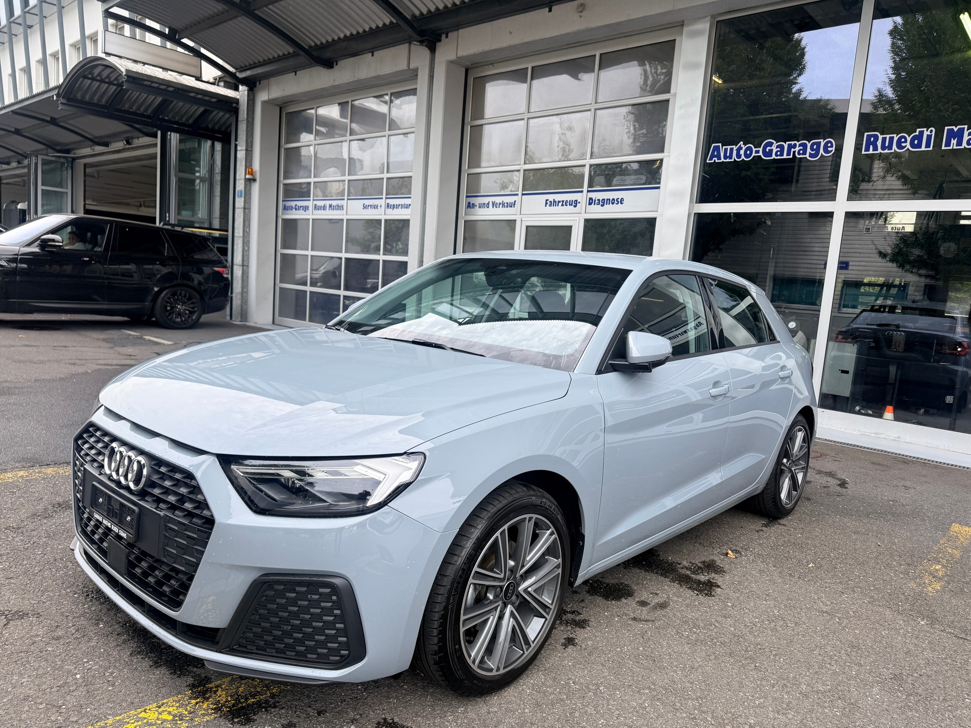 AUDI A1 Sportback 30 TFSI Attraction S-tronic 116PS Pfeilgrau-image-3