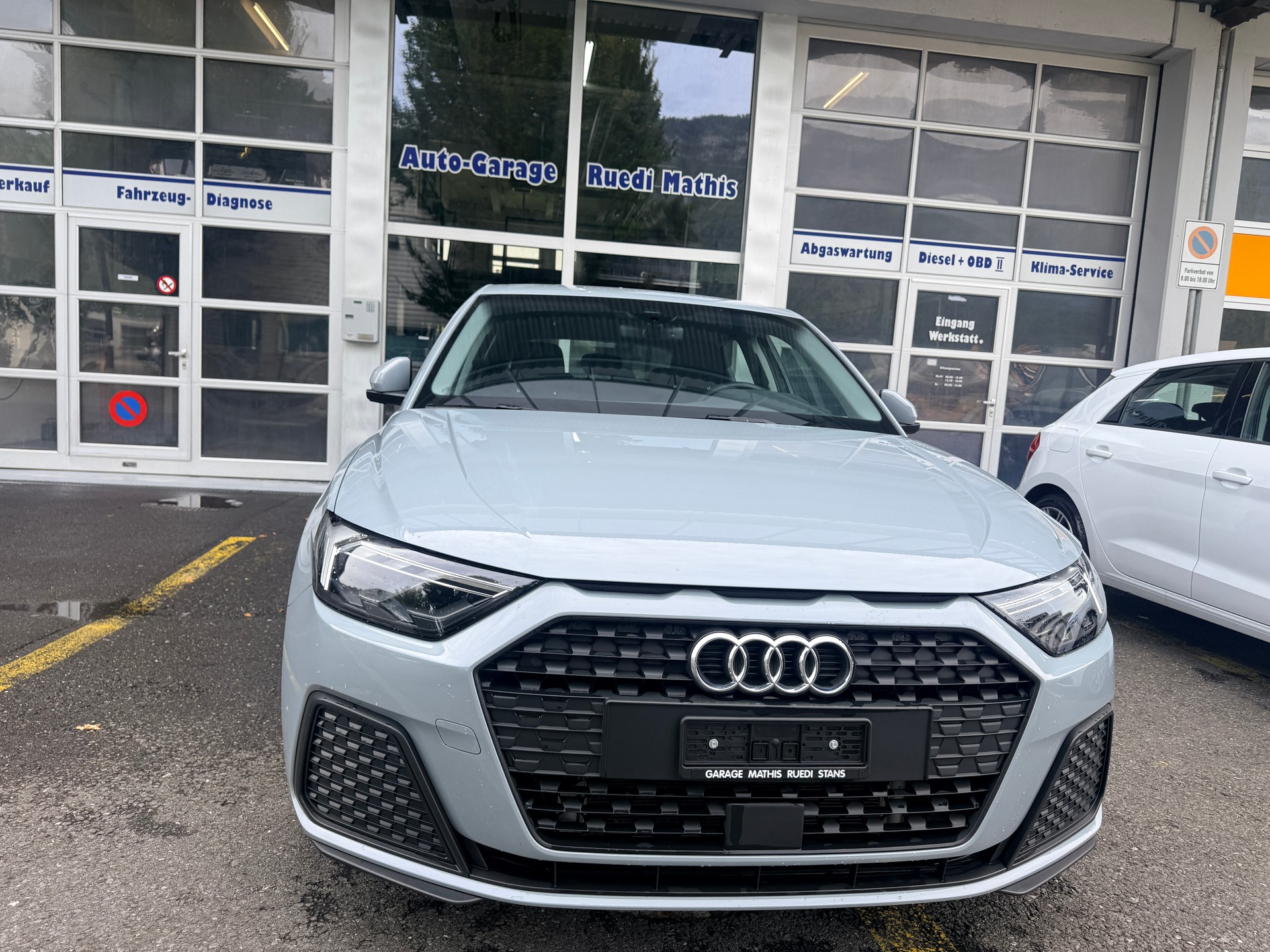 AUDI A1 Sportback 30 TFSI Attraction S-tronic 116PS Pfeilgrau-image-2