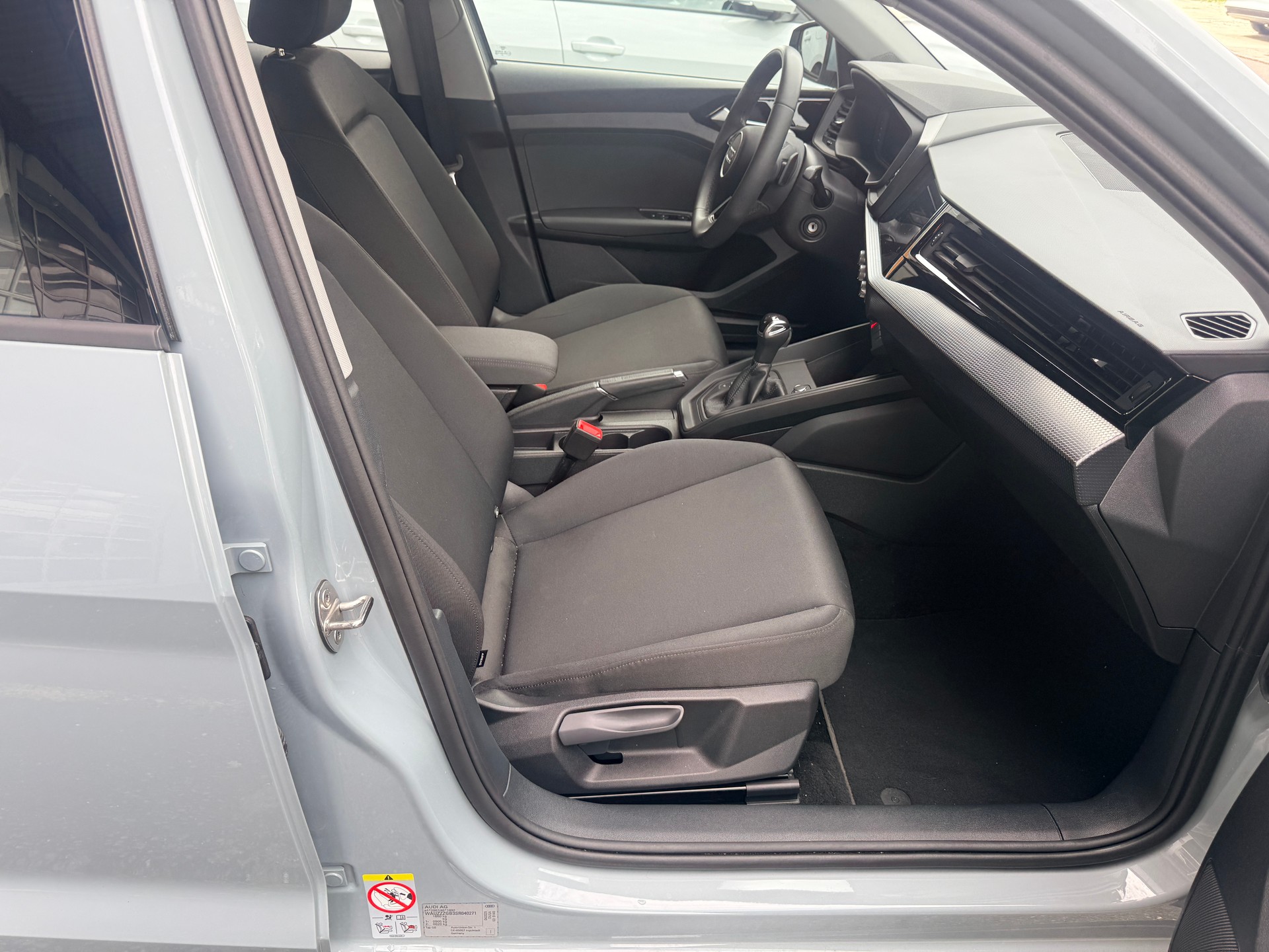 AUDI A1 Sportback 30 TFSI Attraction S-tronic 116PS Pfeilgrau-image-8