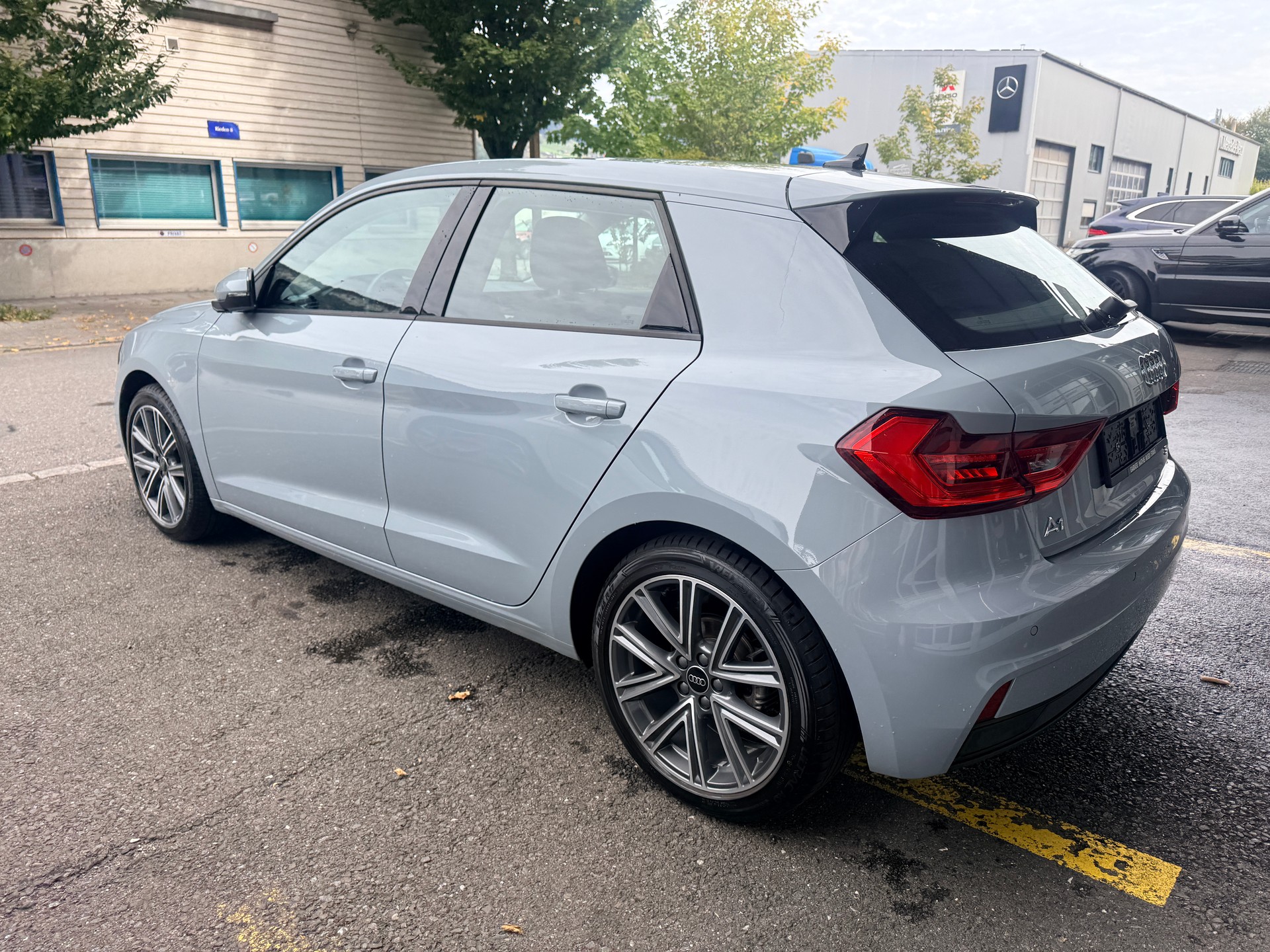 AUDI A1 Sportback 30 TFSI Attraction S-tronic 116PS Pfeilgrau-image-4